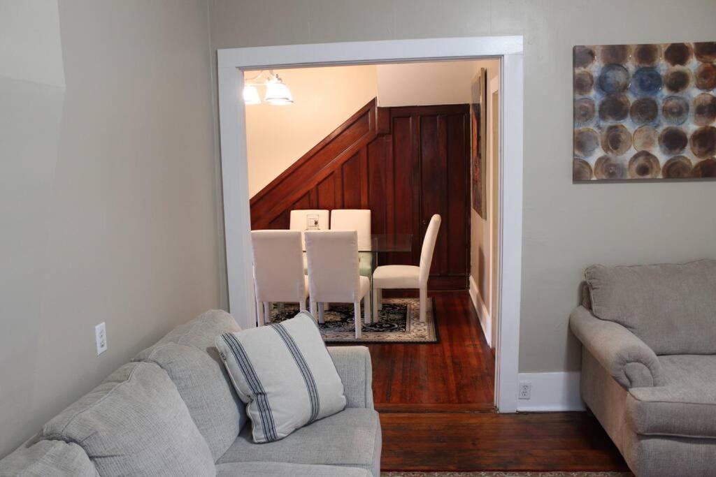 The Purple Door apt in the heart of Radford city view 3