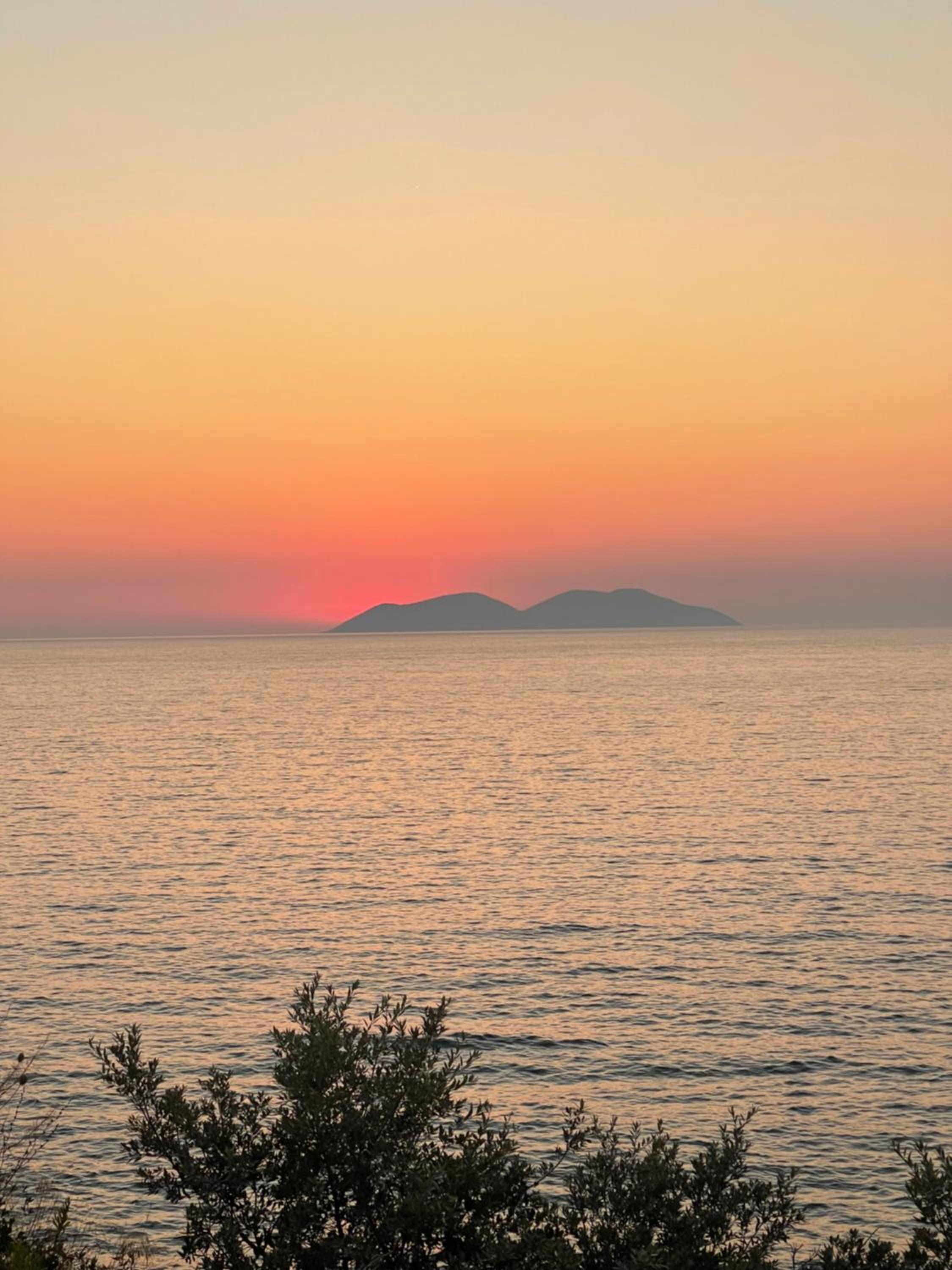 Amazing View! B & C New Apartment in Vlora