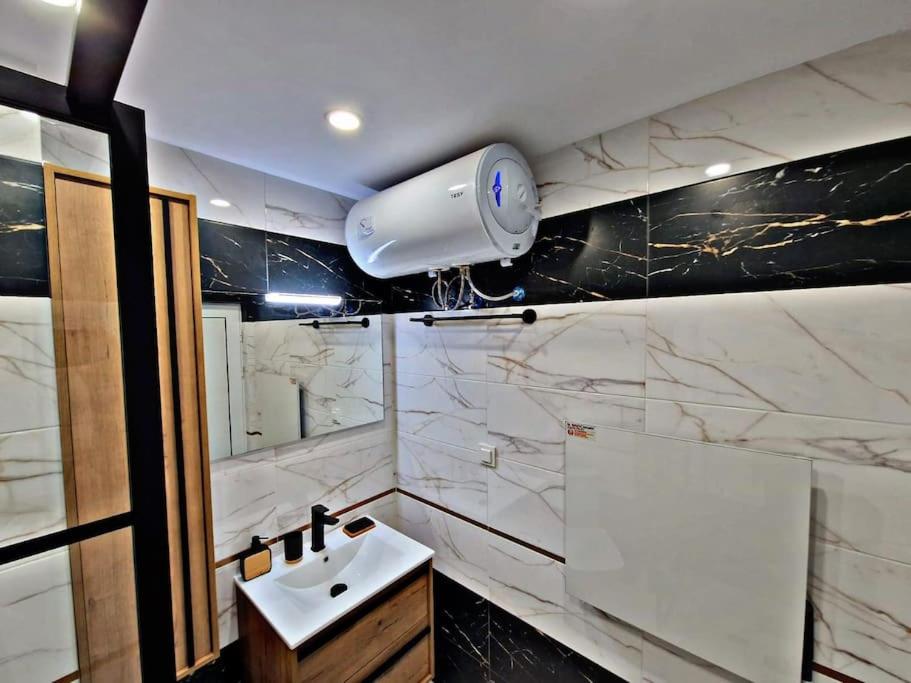 1 bedroom luxury apartment Milena -free parking