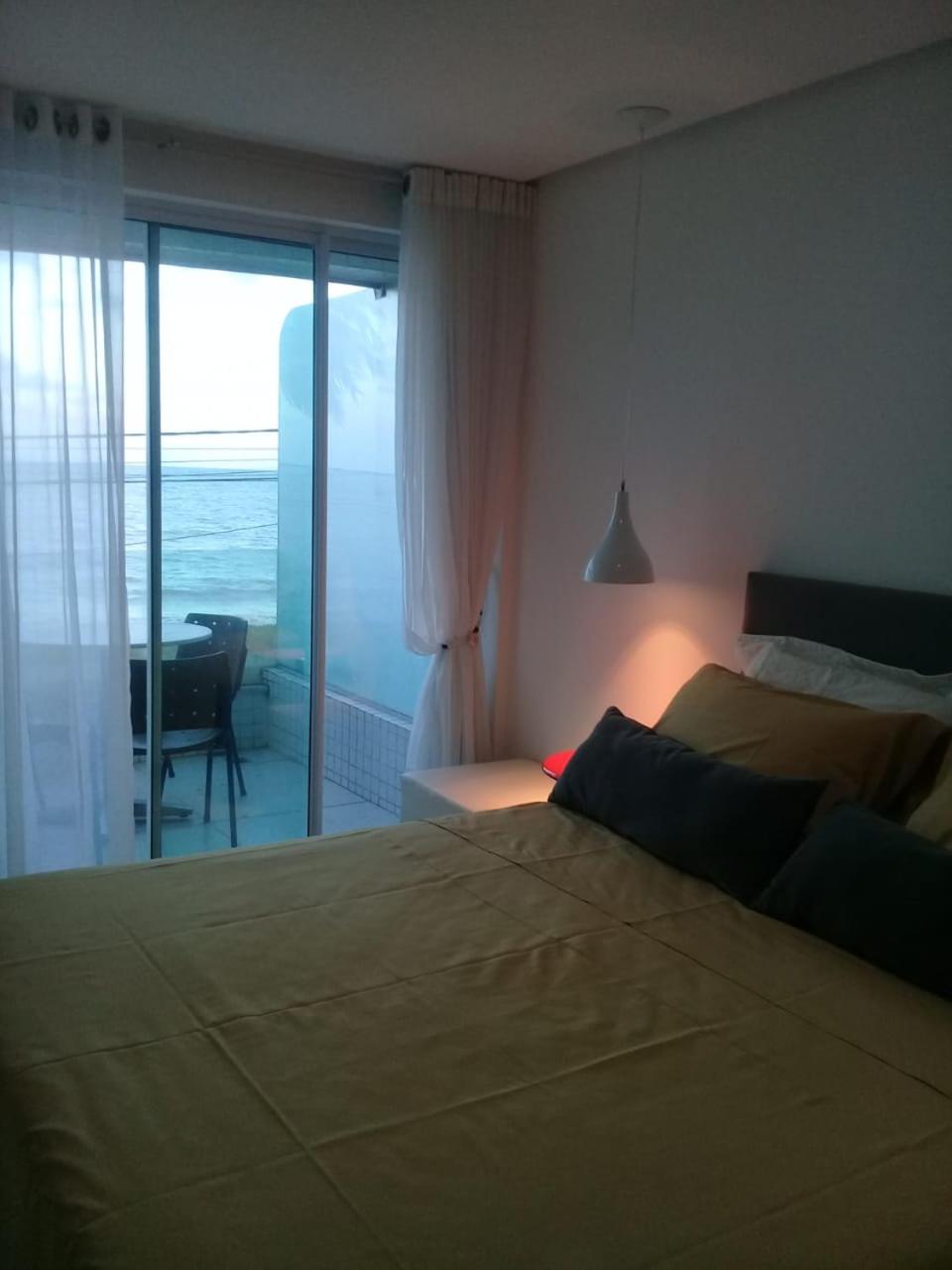 Flat com varanda beira-mar, apt 102