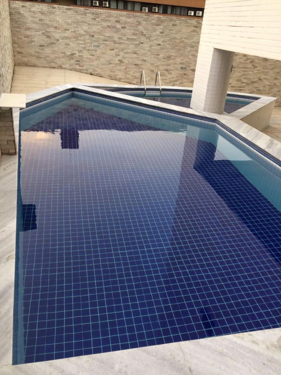 Flat com varanda beira-mar, apt 102