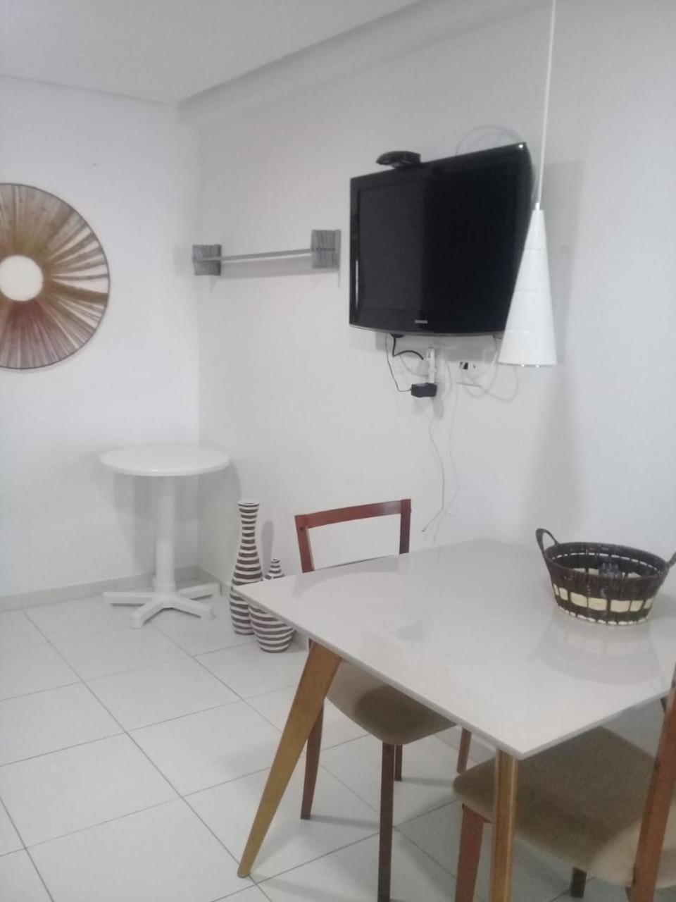 Flat com varanda beira-mar, apt 102
