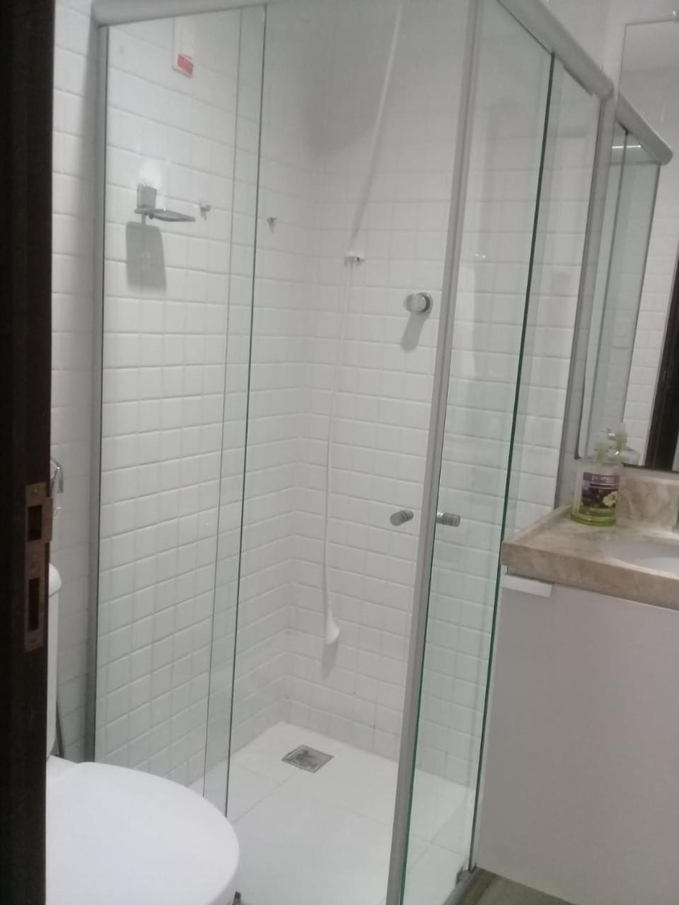 Flat com varanda beira-mar, apt 102