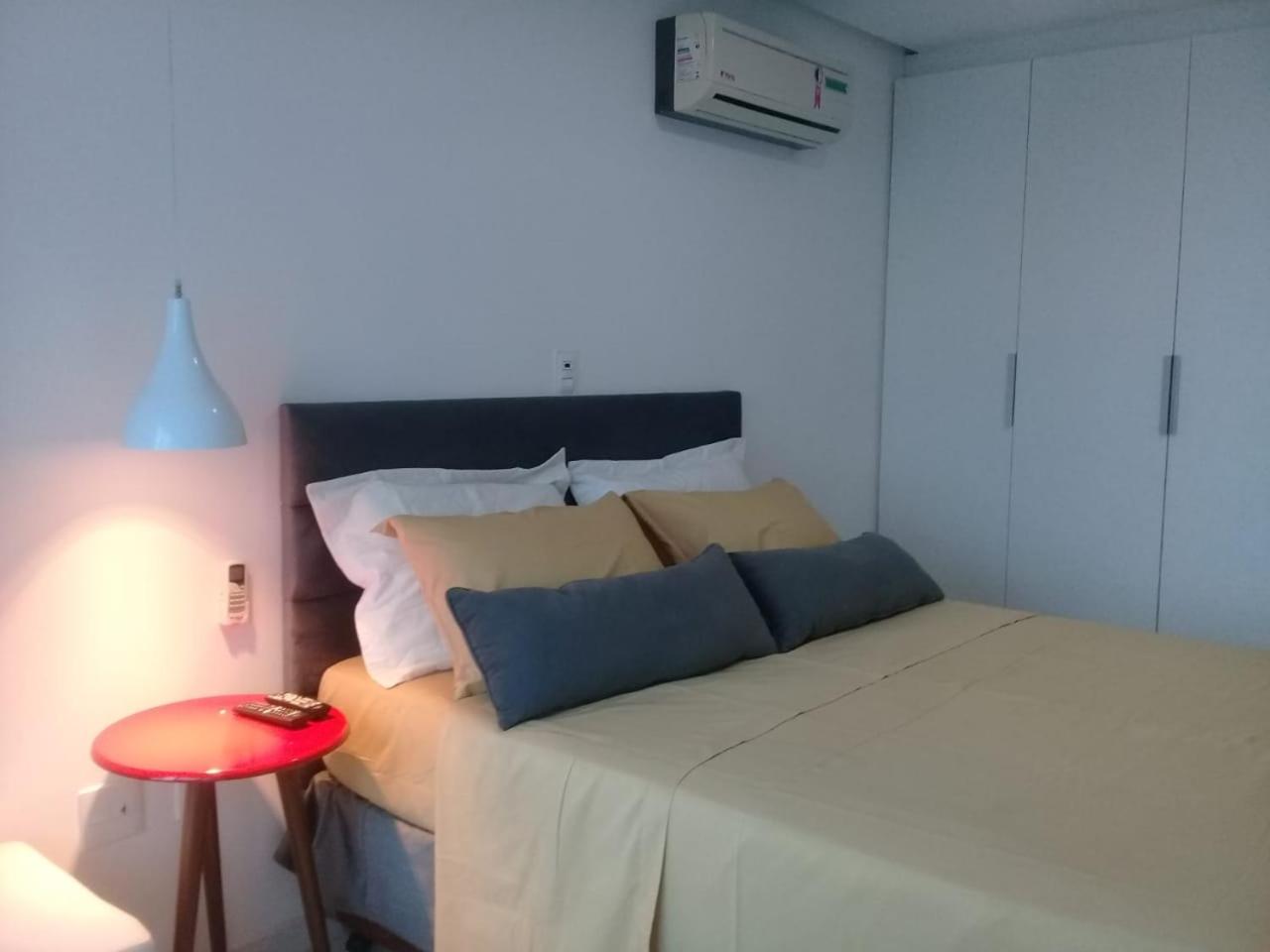 Flat com varanda beira-mar, apt 102