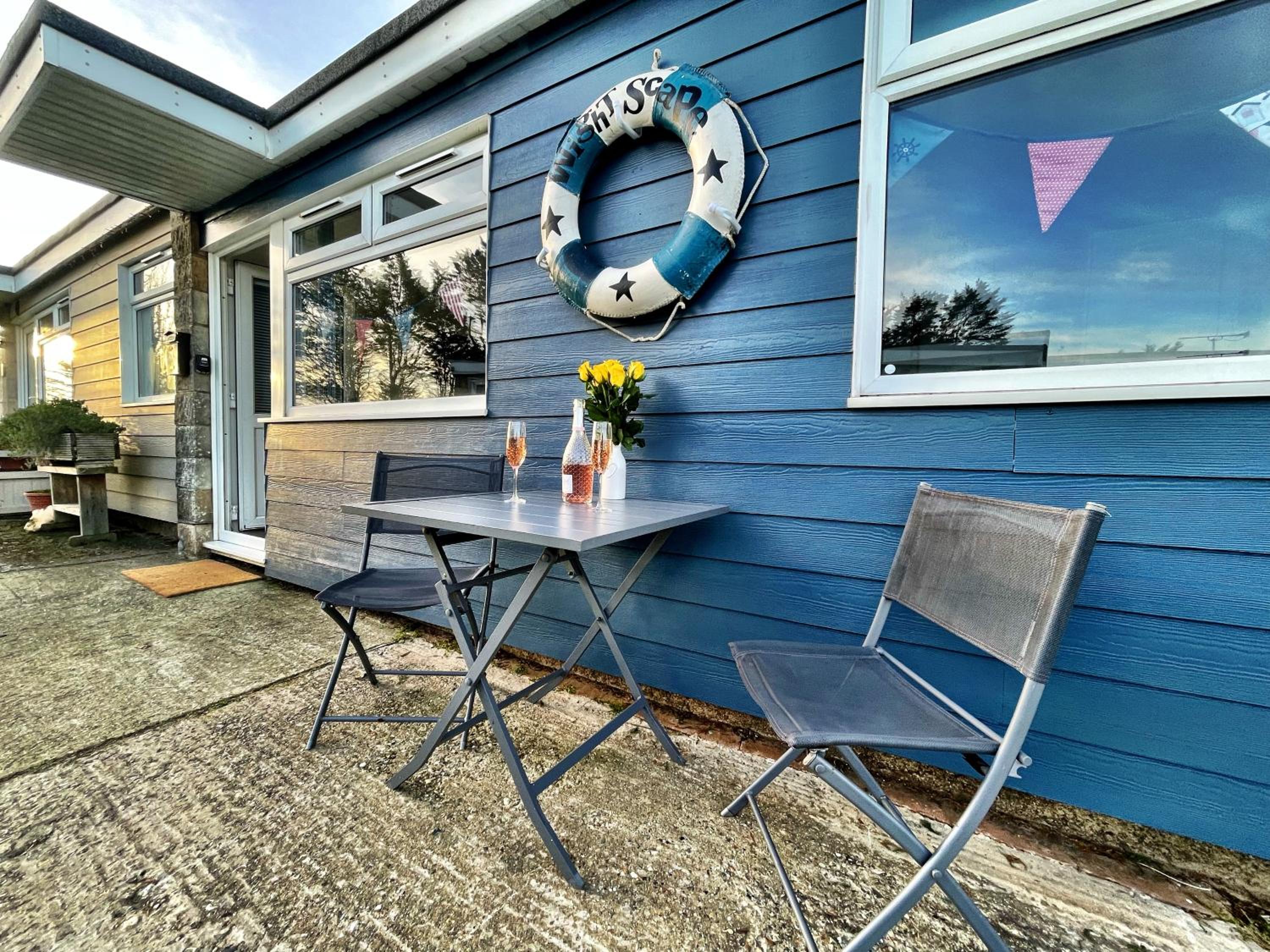 Sandown Vacations - Wight Waves Holidays - Property Image 1