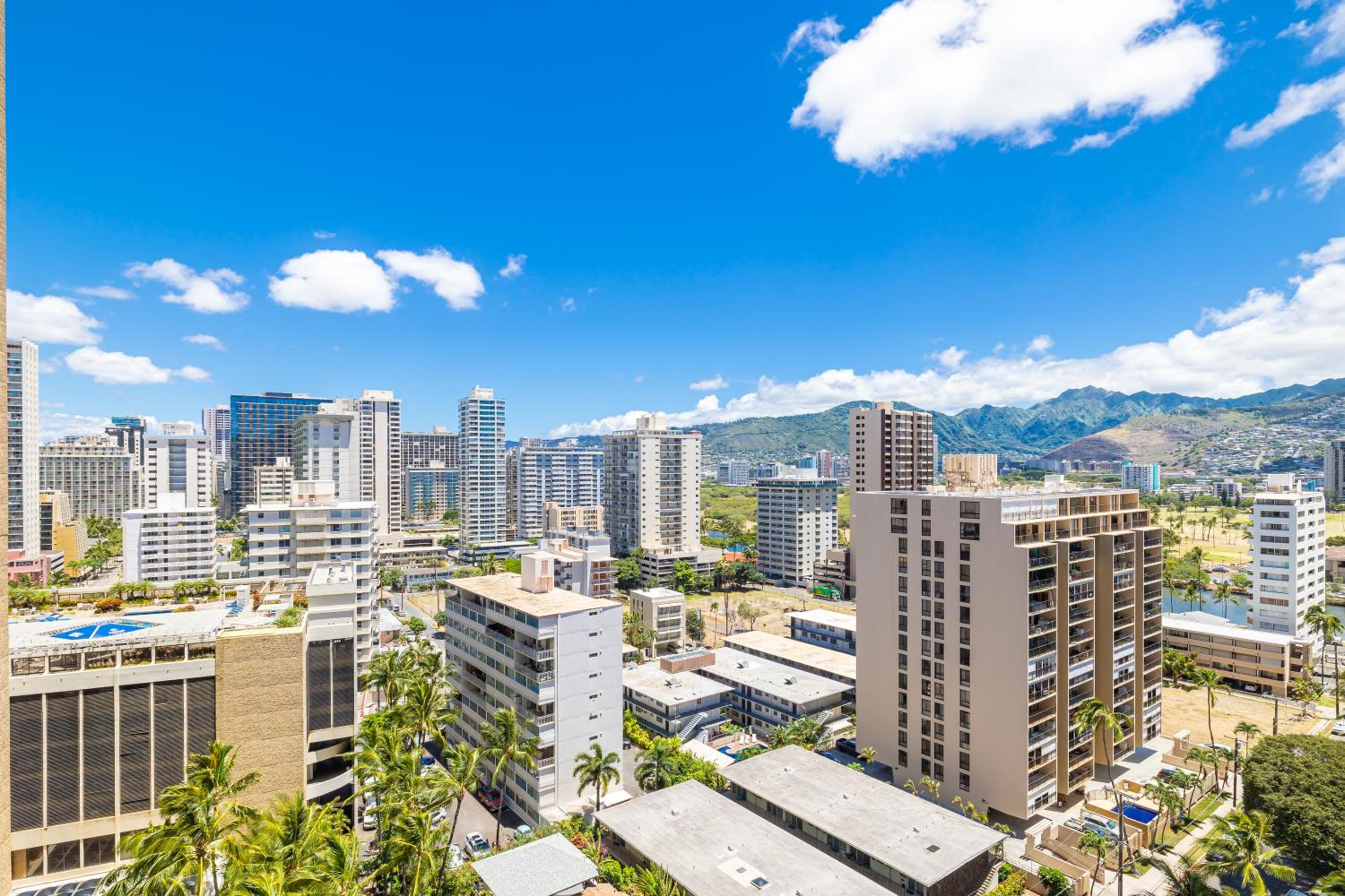 Hotel Aloha Vibes, Ocean & City Views with Free Parking! - Image 1