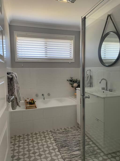 'Anchor Management' Recently Renovated 3BR / 2BTH