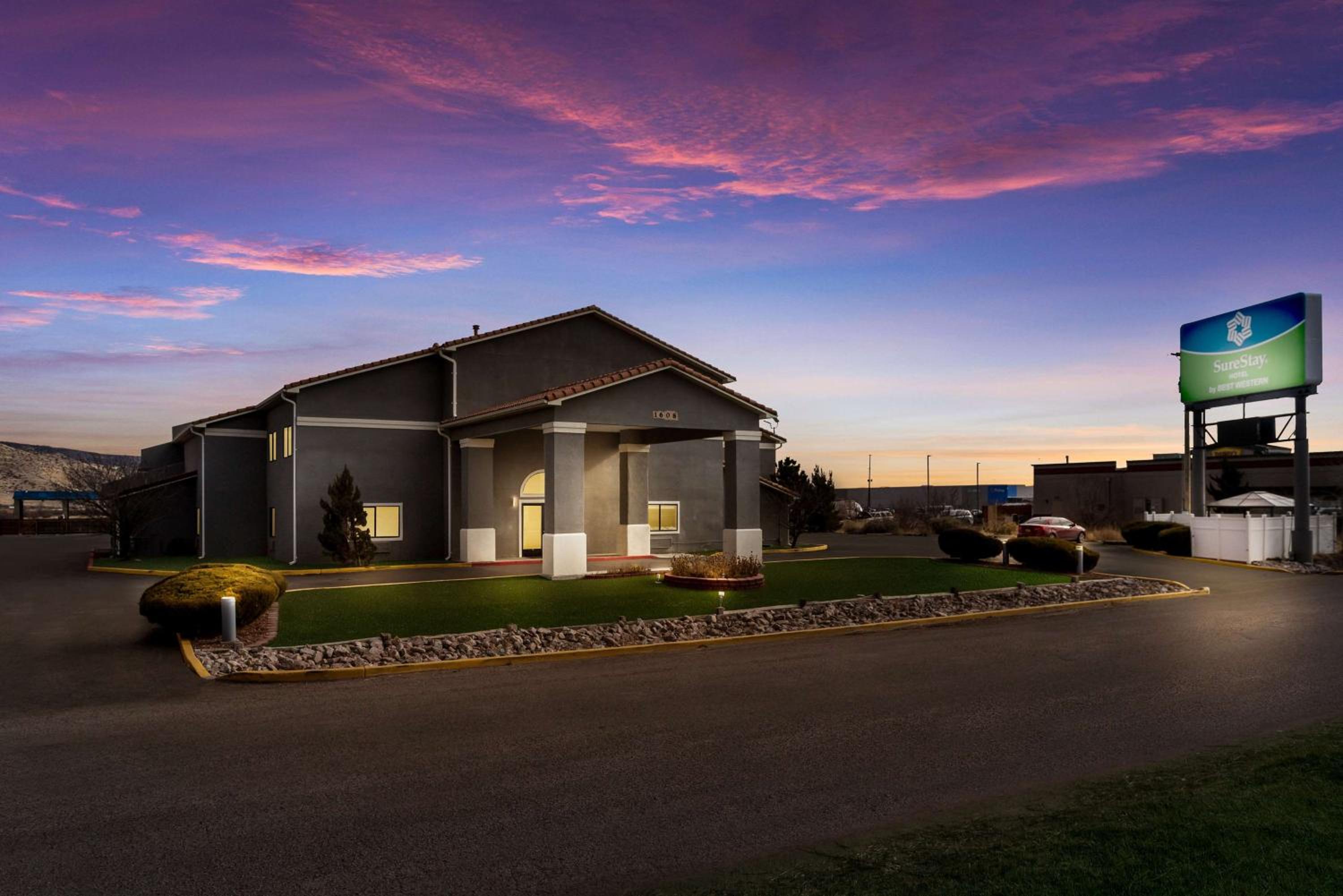 Grants Vacations - SureStay Hotel by Best Western Grants - Property Image 2