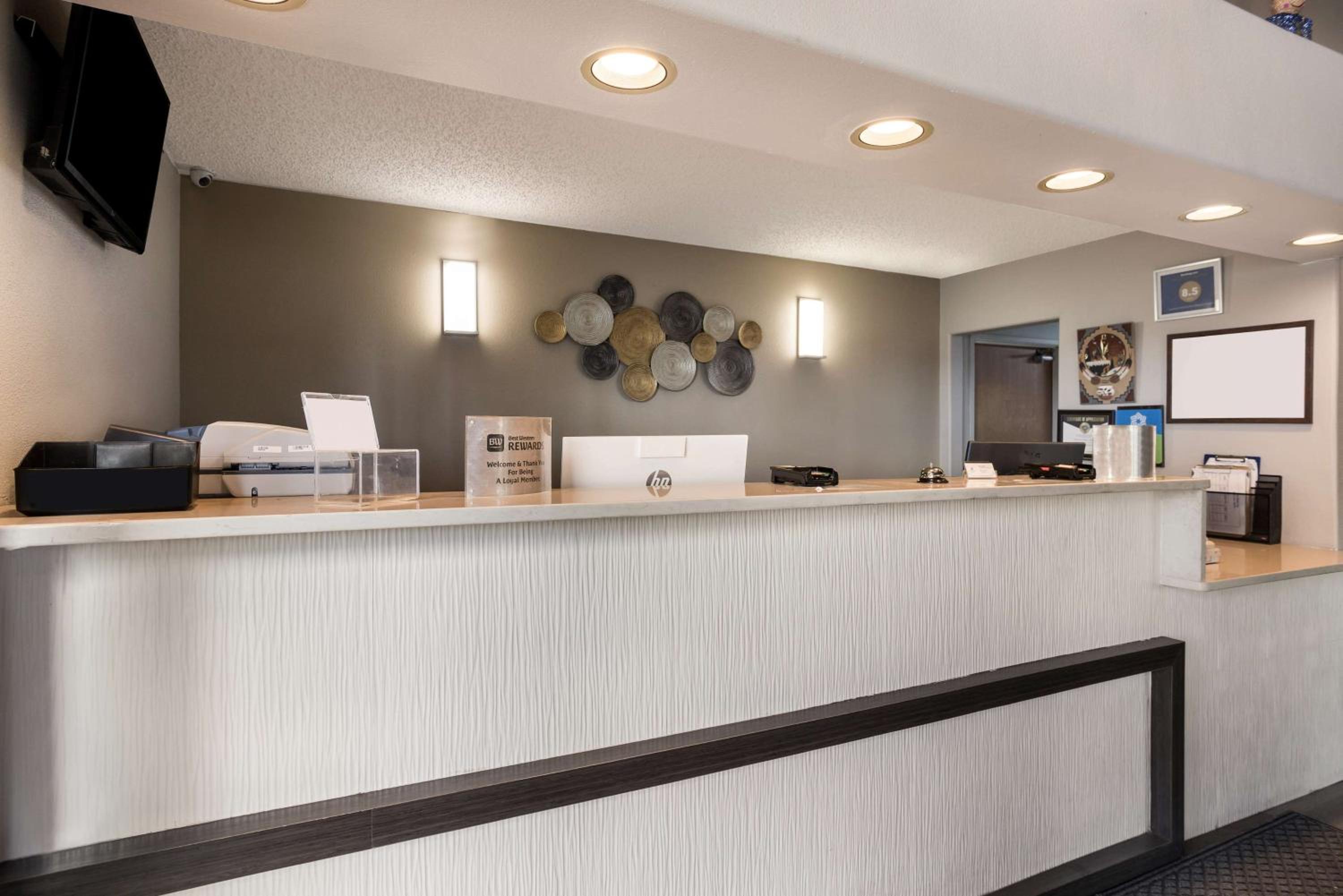 Grants Vacations - SureStay Hotel by Best Western Grants - Property Image 5