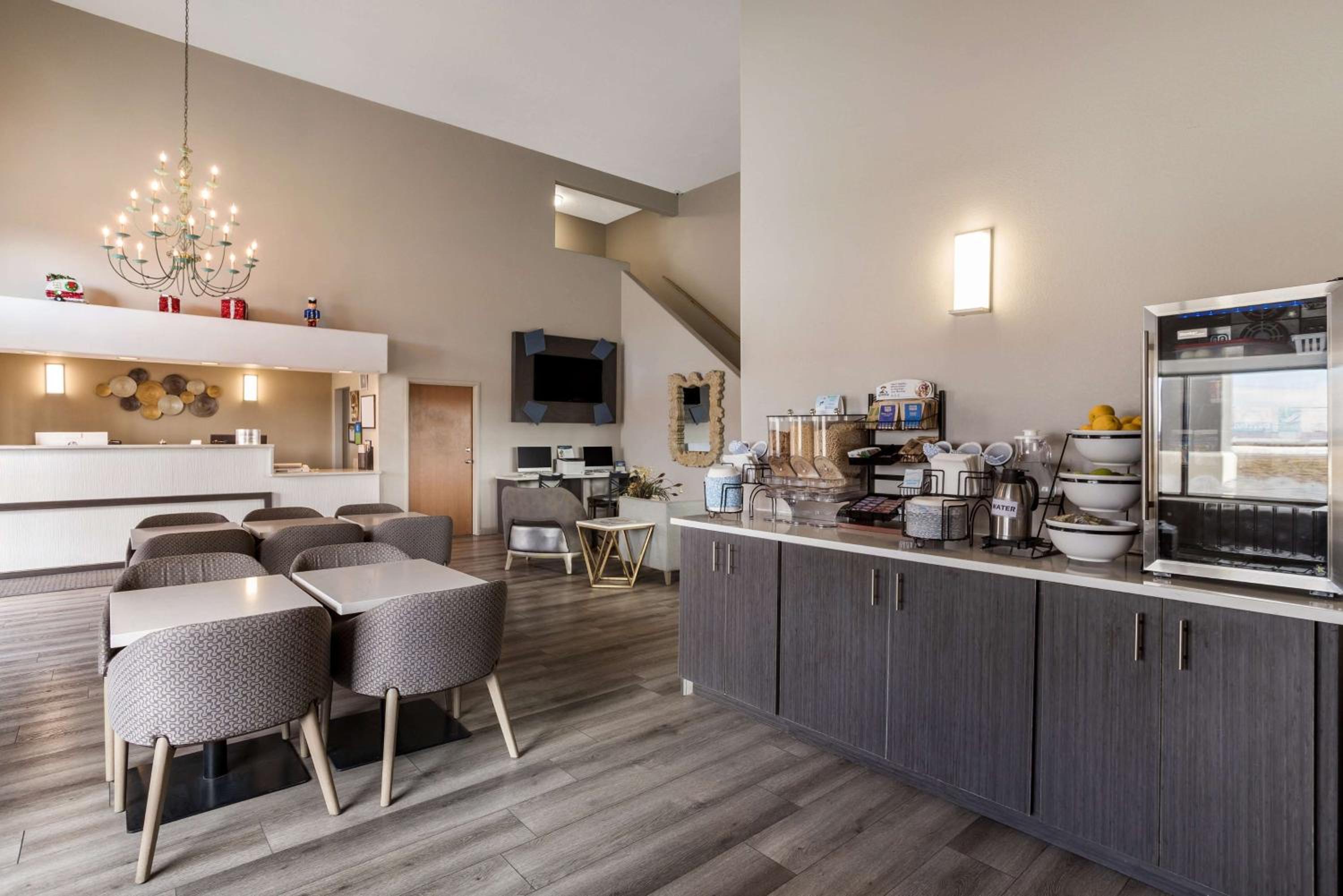 Grants Vacations - SureStay Hotel by Best Western Grants - Property Image 6