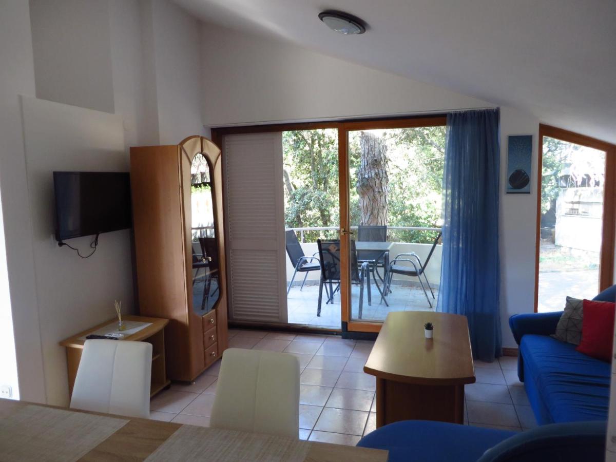 Soline Beach Apartments
