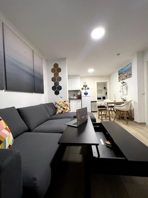 Artsy Getaway - Unbeatable Location! Great for Couples & Digital Nomads