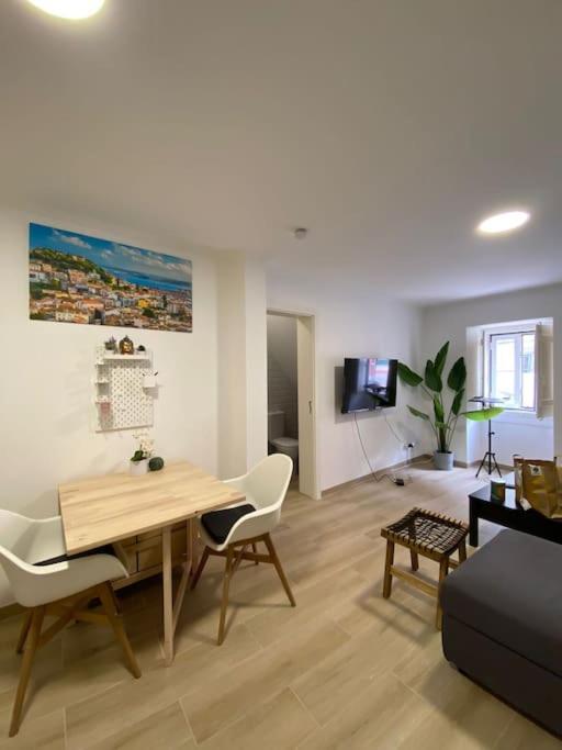 Artsy Getaway - Unbeatable Location! Great for Couples & Digital Nomads