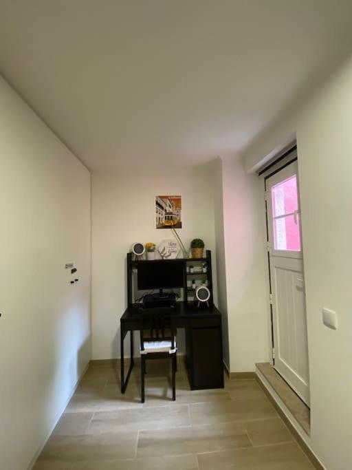 Artsy Getaway - Unbeatable Location! Great for Couples & Digital Nomads