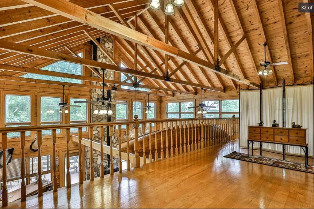 Blue Ridge Bliss- Spacious Cabin, Pets, Hot Tub!