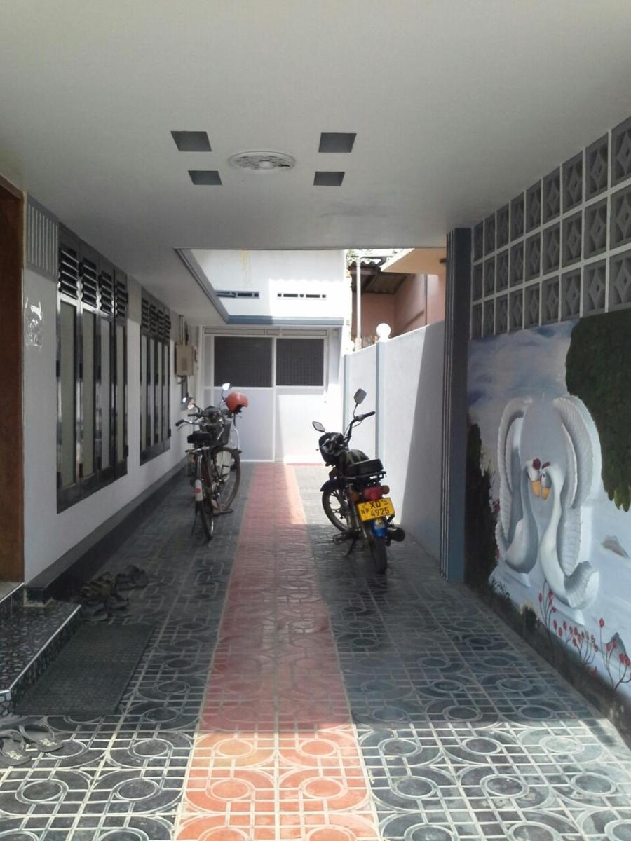 Yaarl Holiday