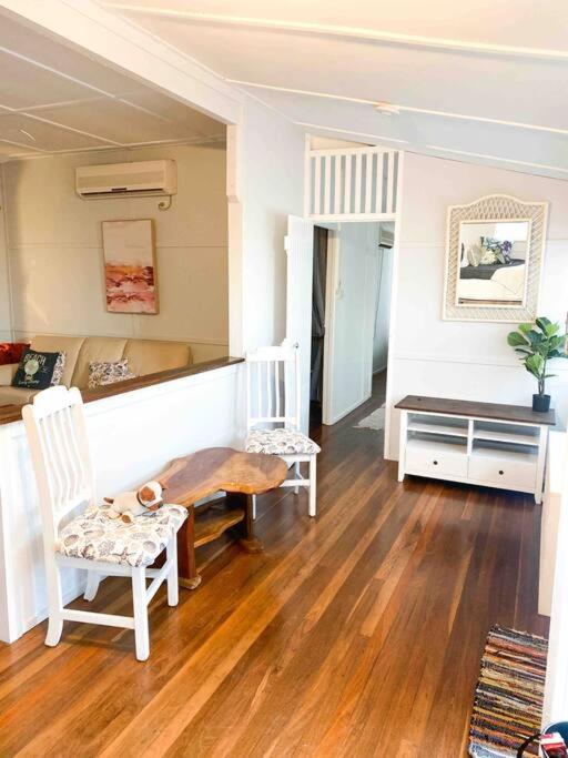 Original Pier Beach Retreat - Child Pet Friendly