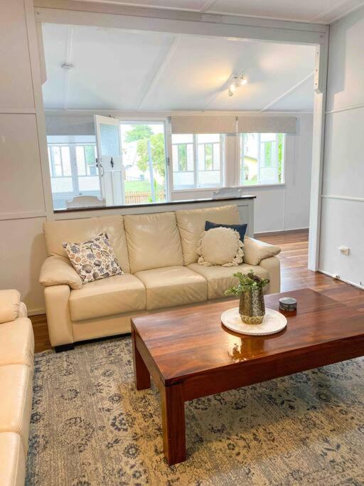 Original Pier Beach Retreat - Child Pet Friendly