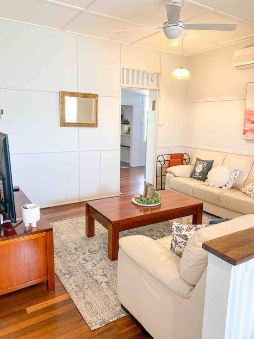 Original Pier Beach Retreat - Child Pet Friendly