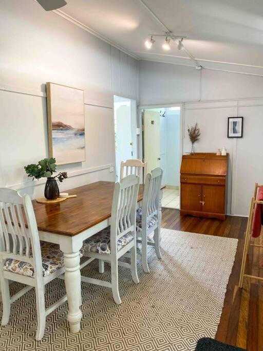 Original Pier Beach Retreat - Child Pet Friendly