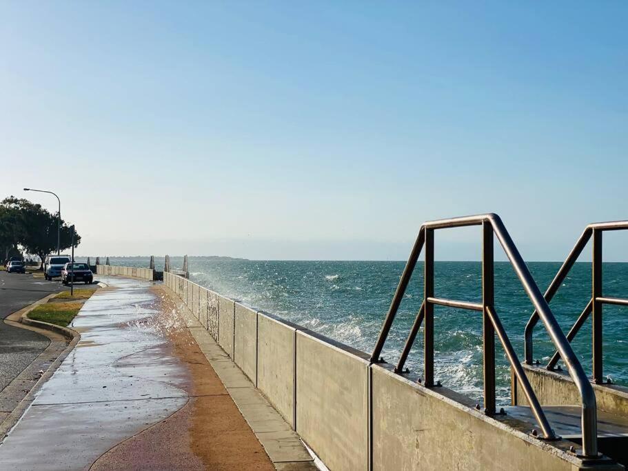 Original Pier Beach Retreat - Child Pet Friendly
