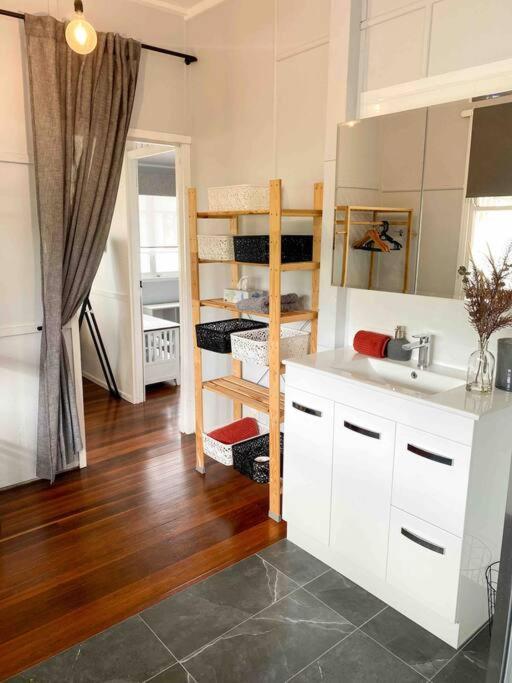 Original Pier Beach Retreat - Child Pet Friendly