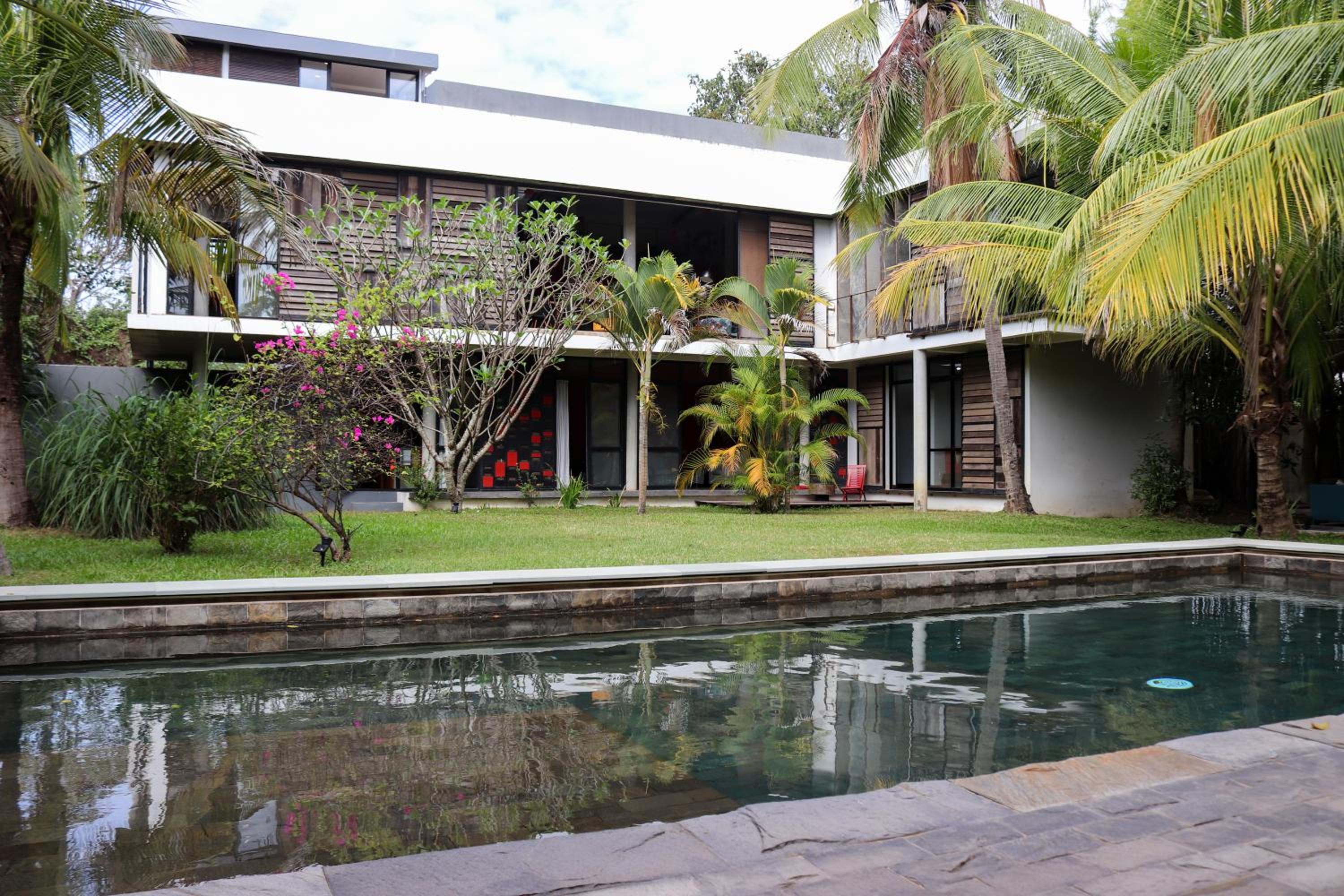 RedBox House - Private Luxury Modern Style 5 Bedrooms Villa view 4
