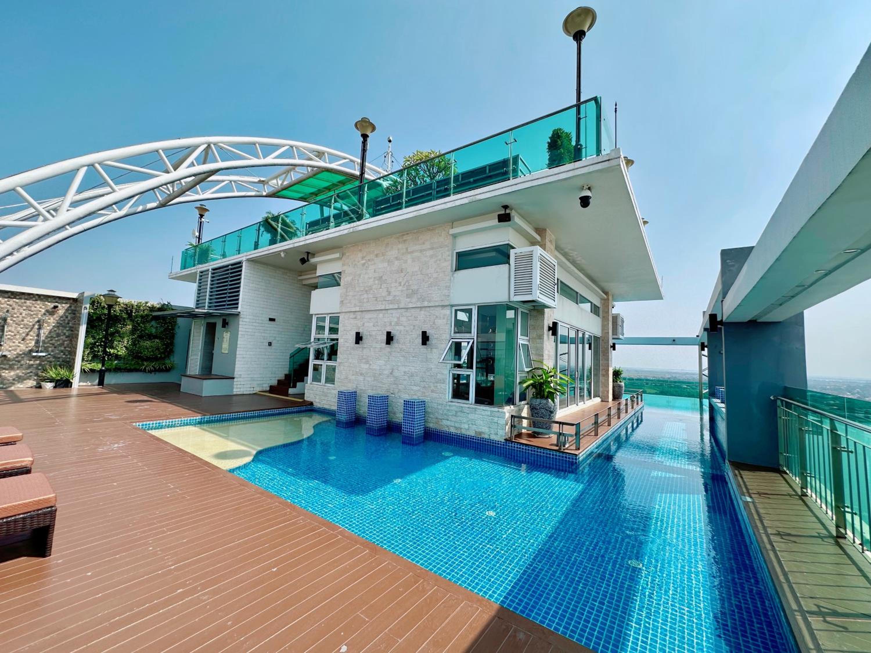 Infinity 28 Hotel and Residence