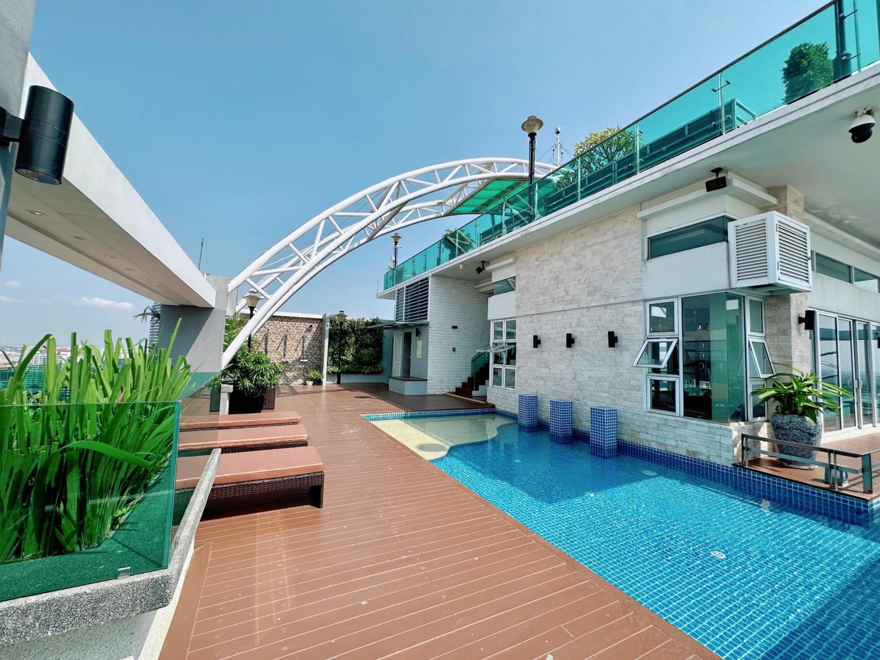 Infinity 28 Hotel and Residence