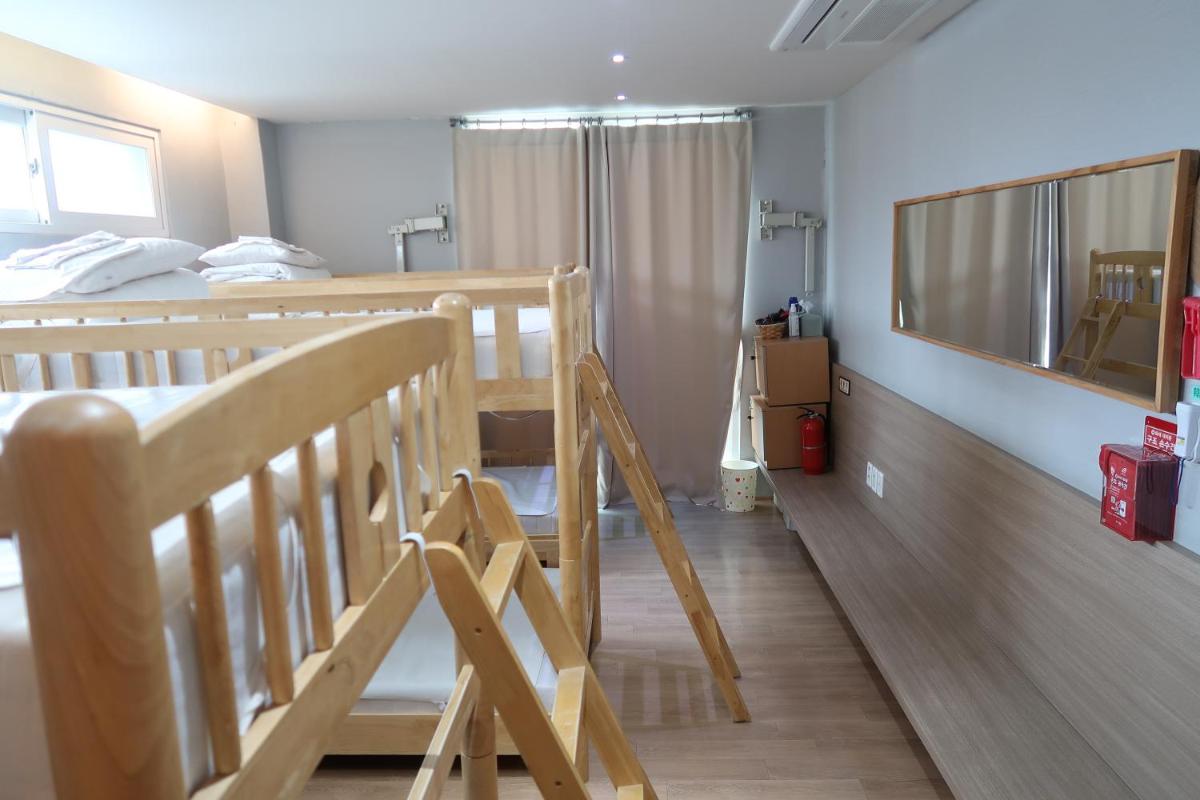 Andong Poong-gyung HOSTEL n LIBRARY