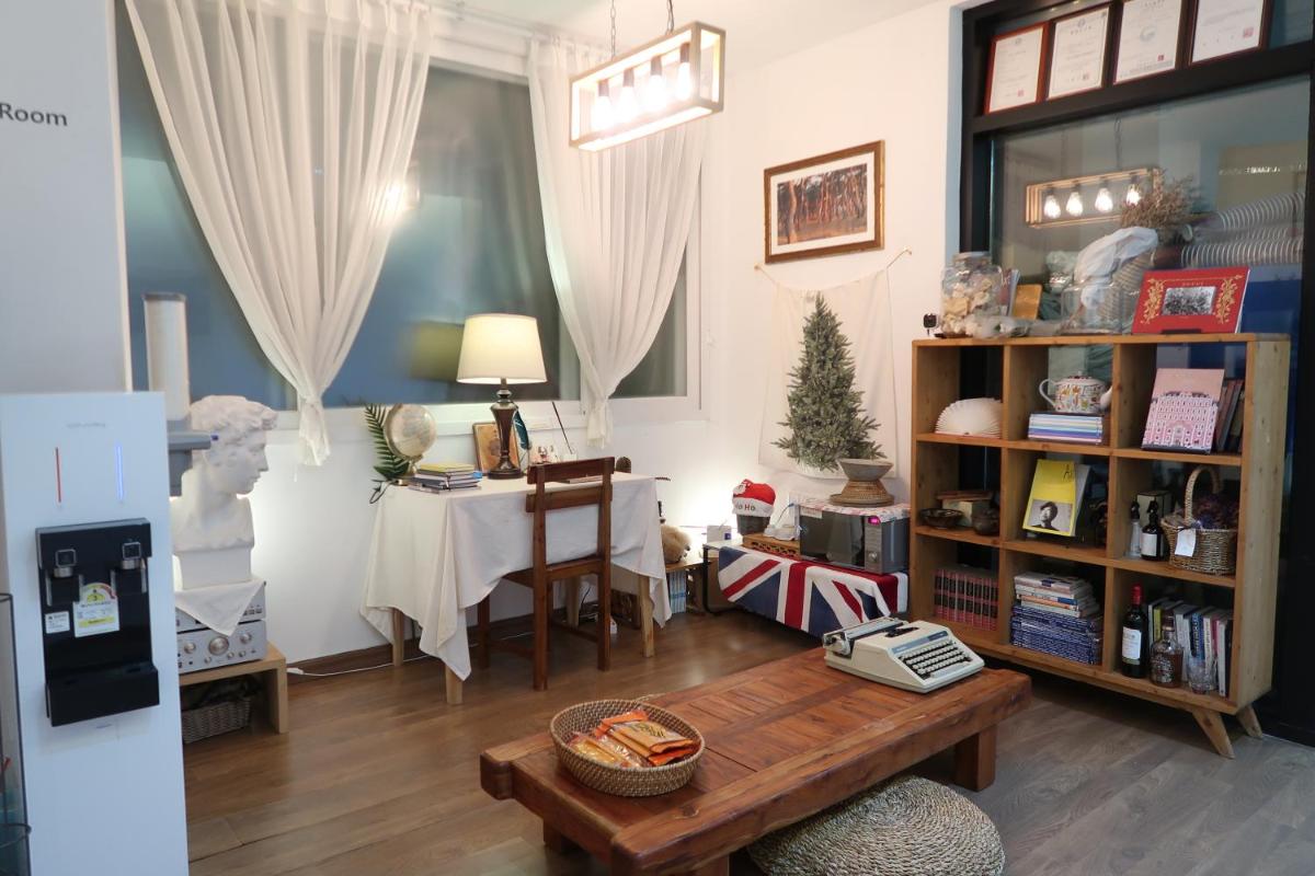 Andong Poong-gyung HOSTEL n LIBRARY