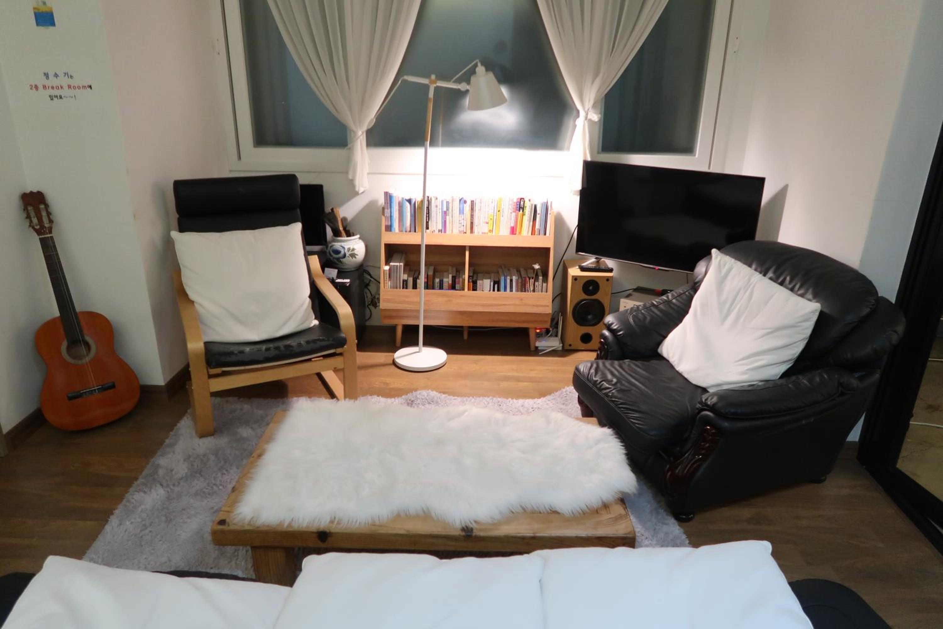 Andong Poong-gyung HOSTEL n LIBRARY