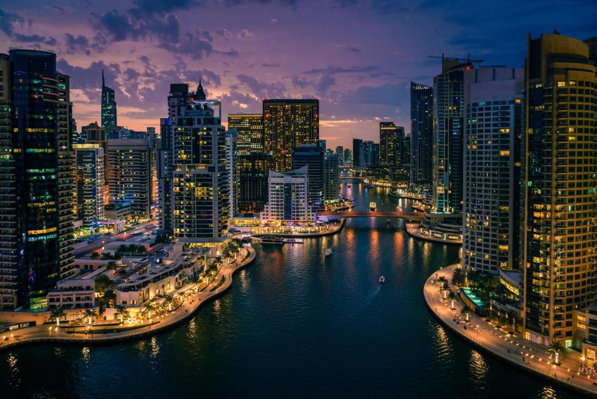 LUX Spectacular Dubai Marina View Apartment