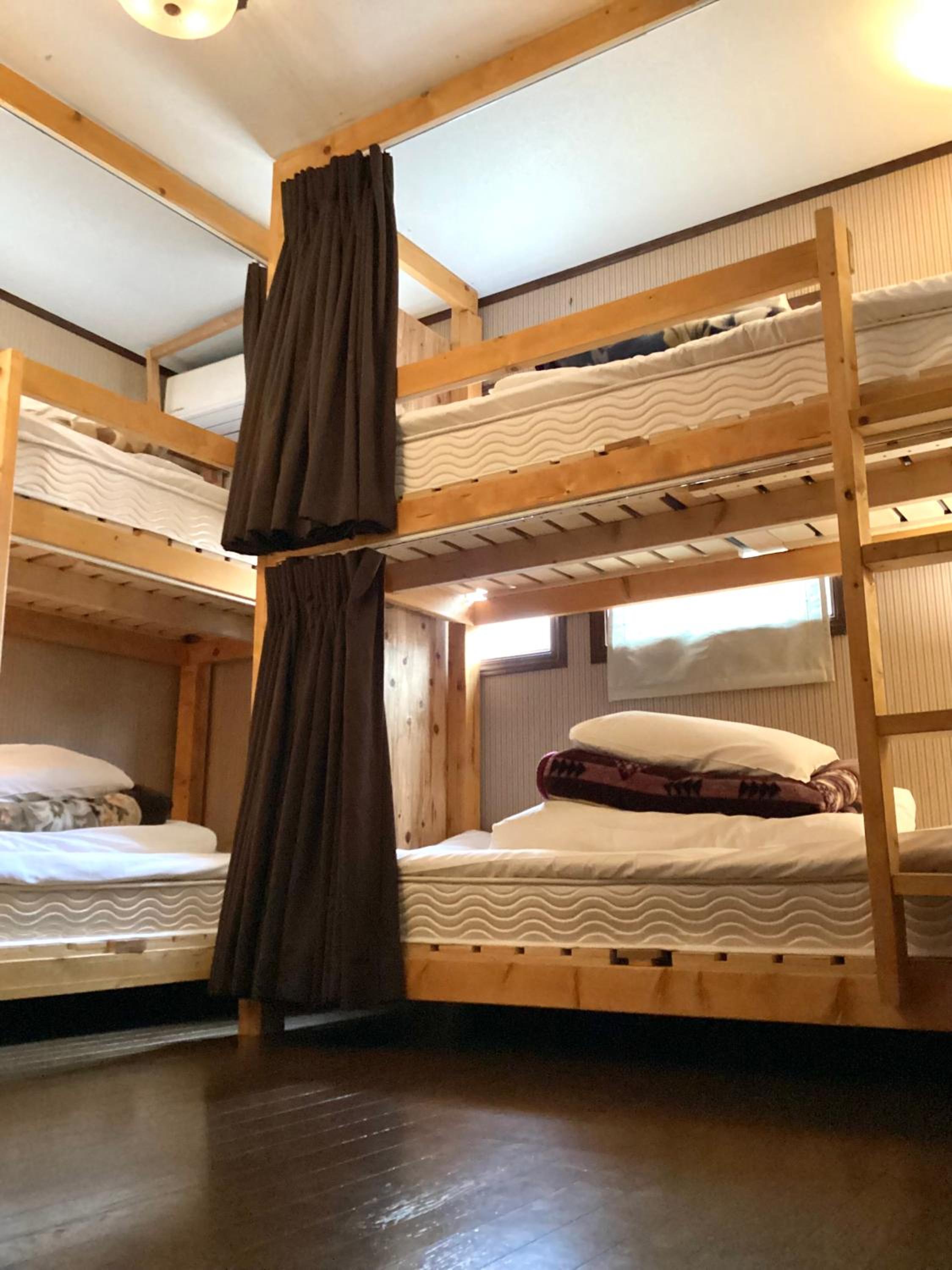 IZA Kamakura Guest House and Bar