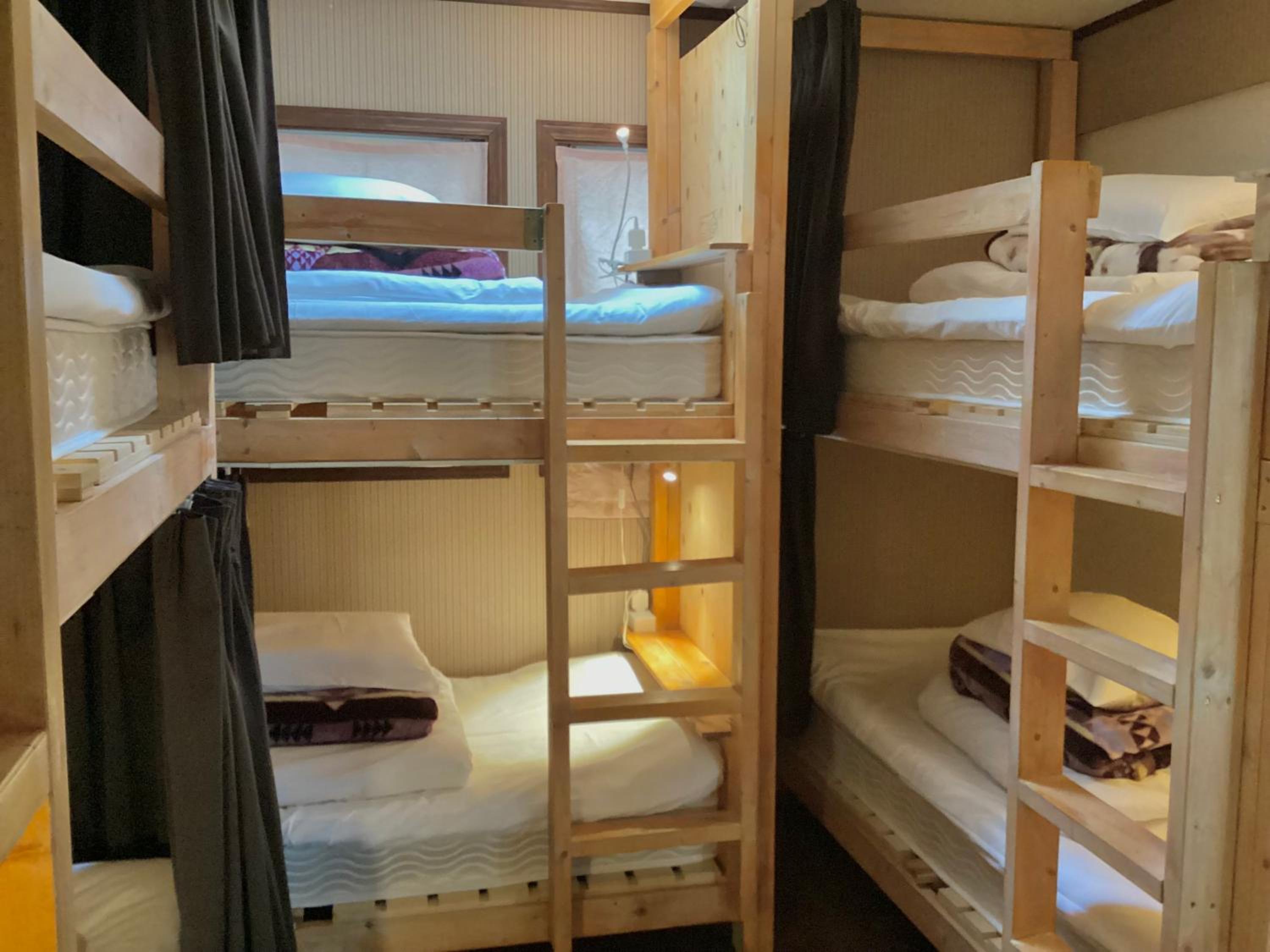 IZA Kamakura Guest House and Bar