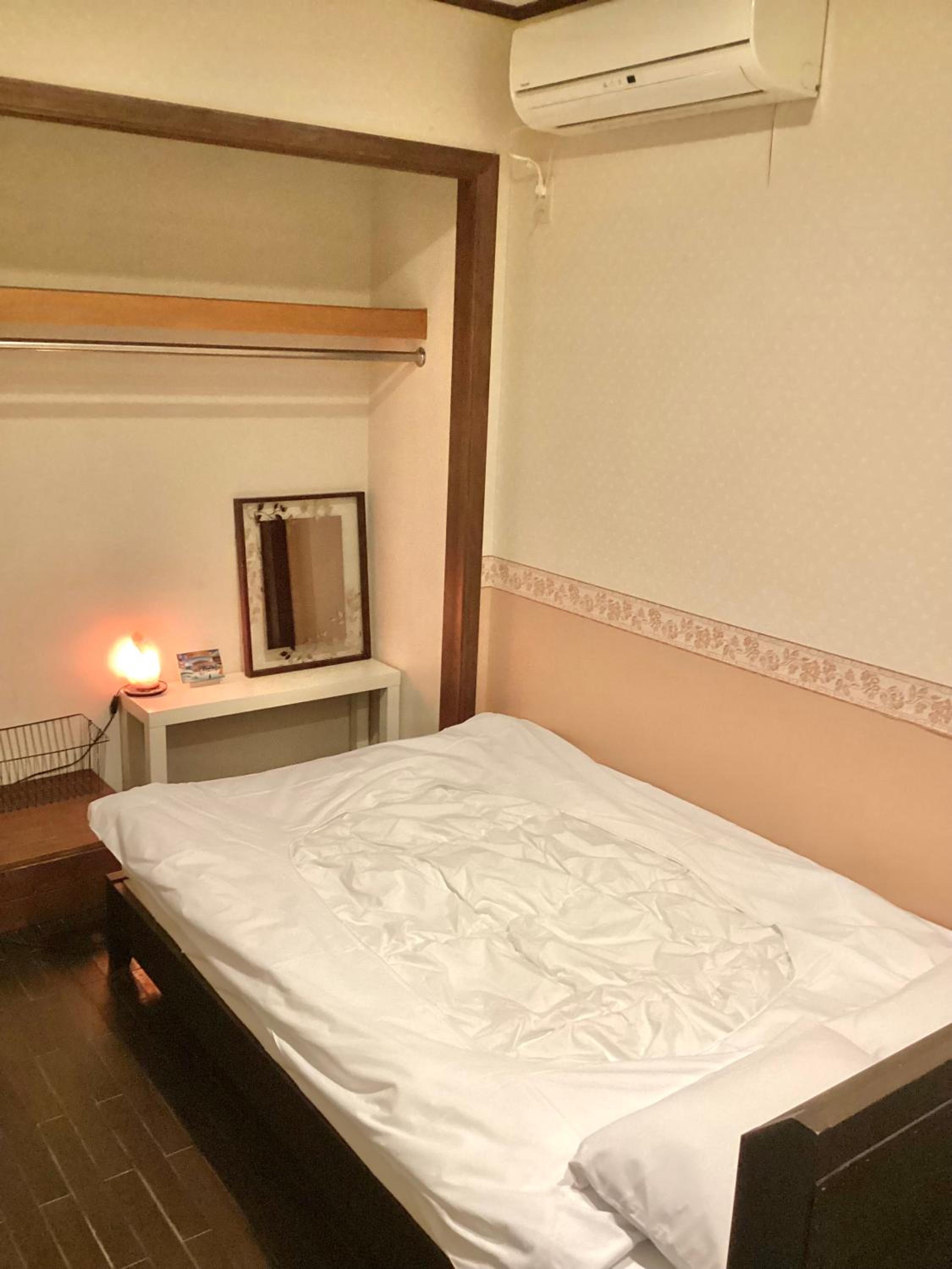 IZA Kamakura Guest House and Bar