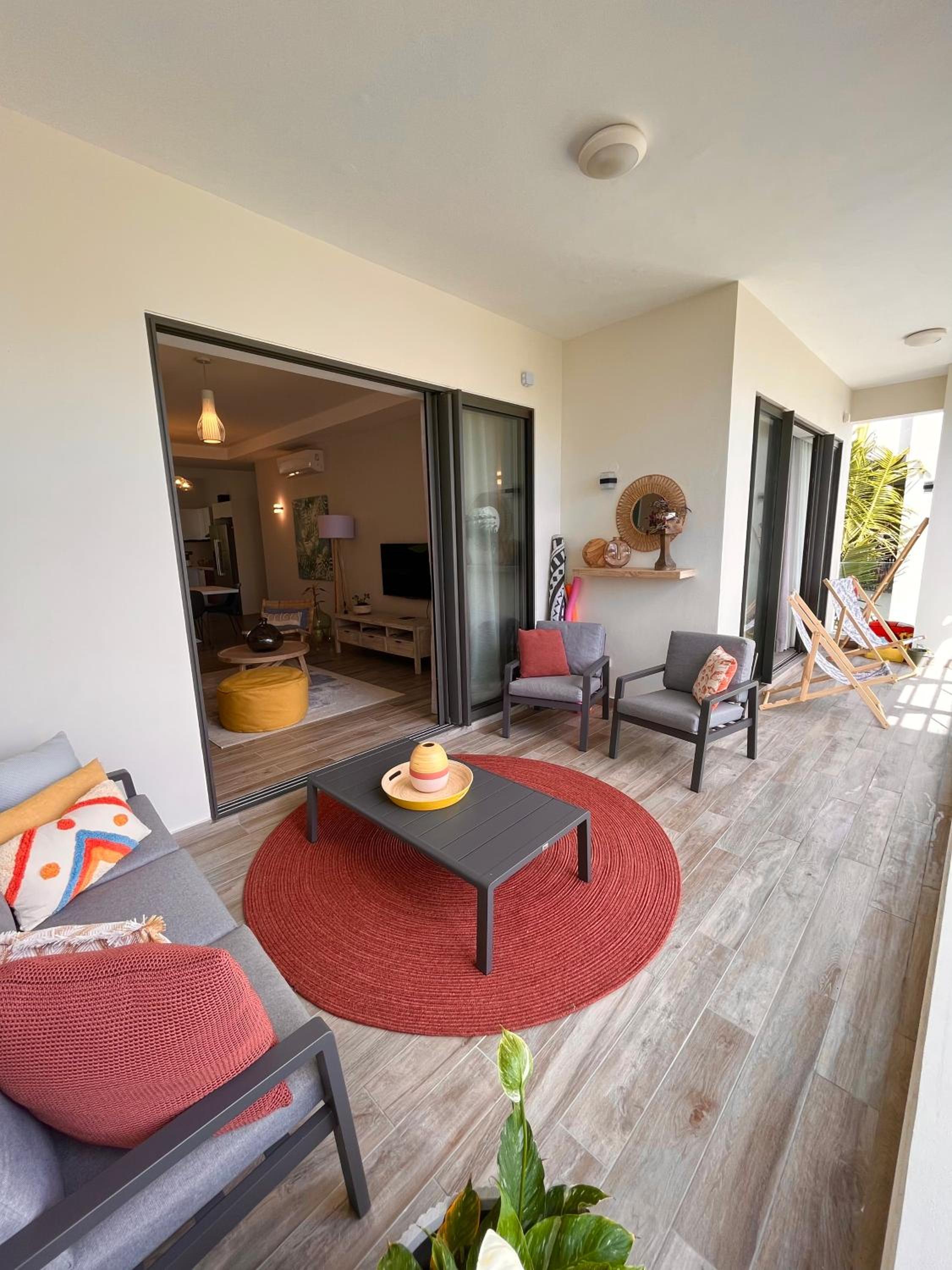 Hotel Tropical beachfront apartment - Image 1