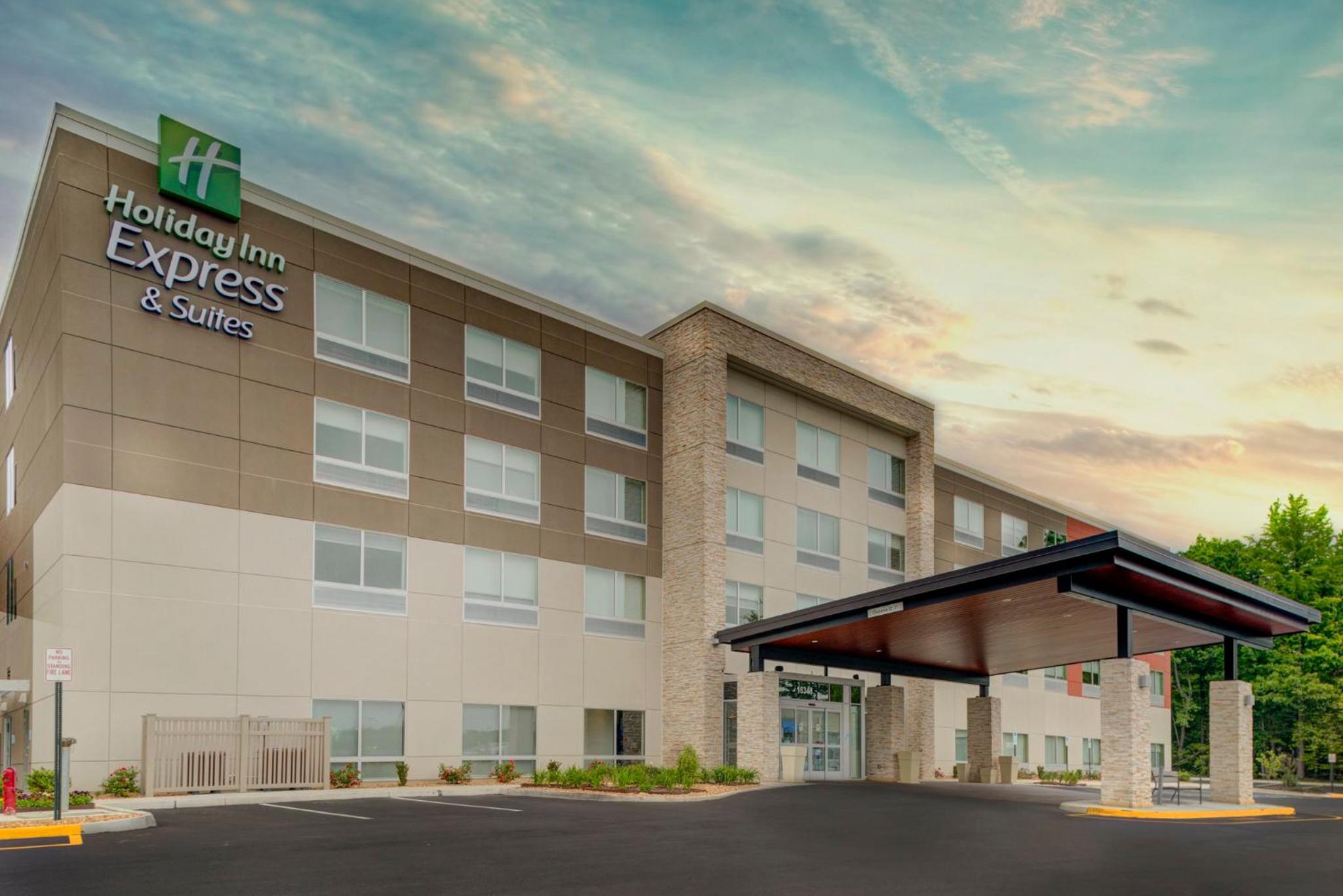 Hotel Holiday Inn Express & Suites - King George - Dahlgren, an IHG Hotel - Image 1