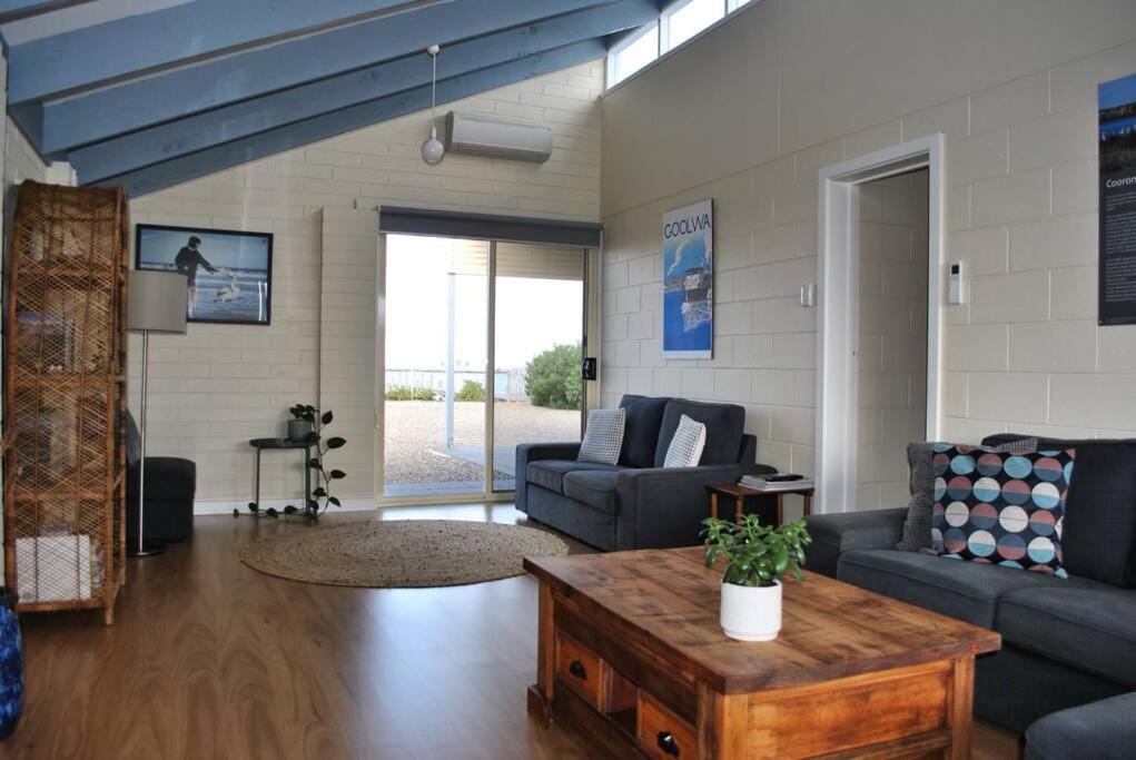 Hideaway Tom’s on Mundoo Channel - Waterfront