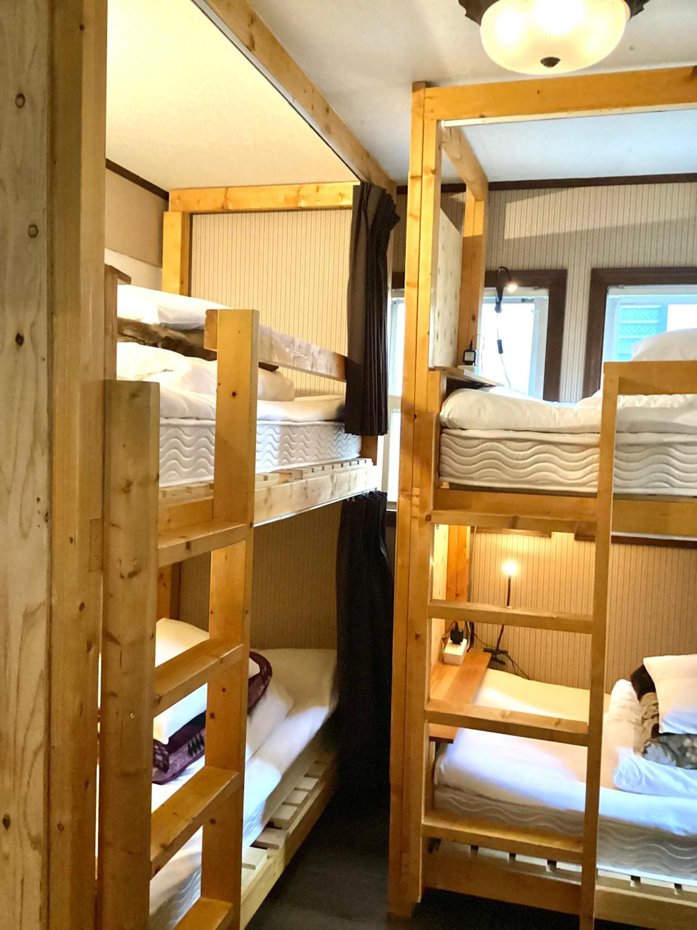 IZA Kamakura Guest House and Bar