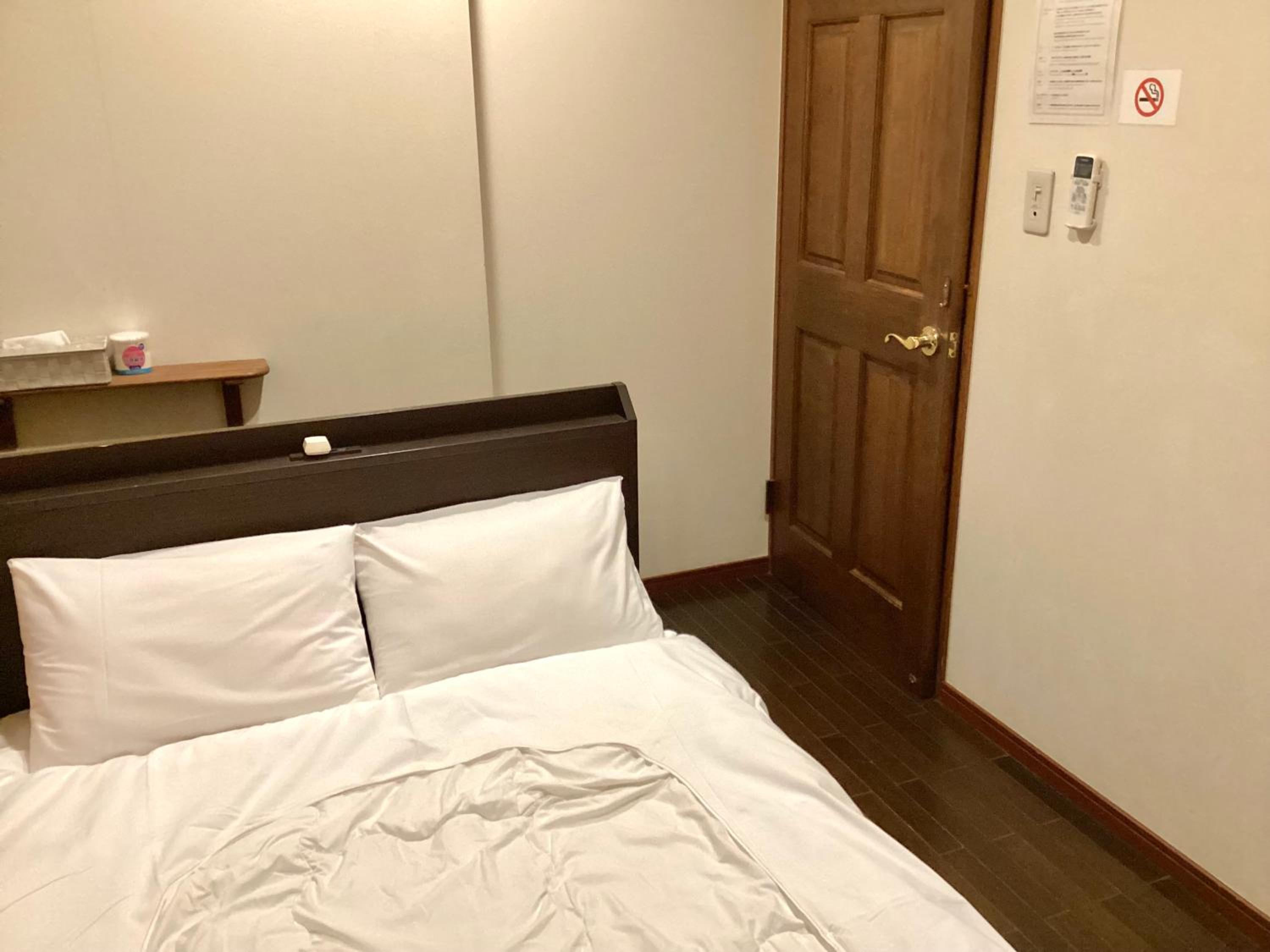 IZA Kamakura Guest House and Bar