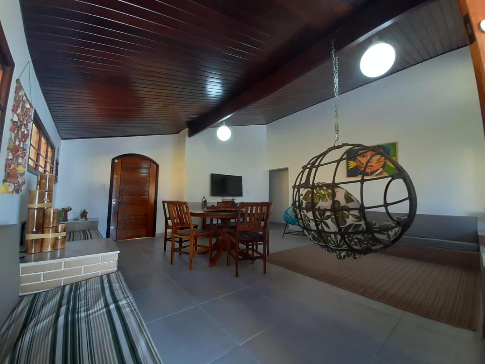 Casa grande com piscina churrasqueira e garagem Praia do Lázaro Ubatuba