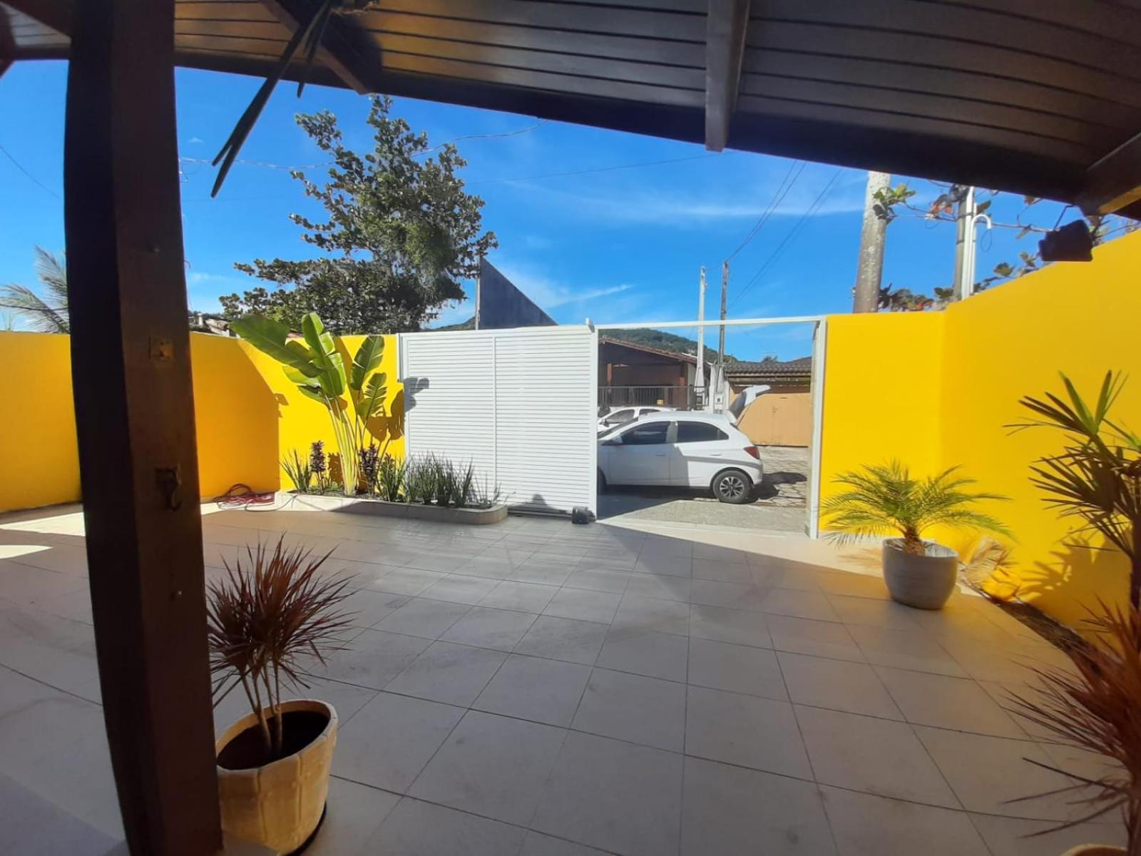 Casa grande com piscina churrasqueira e garagem Praia do Lázaro Ubatuba