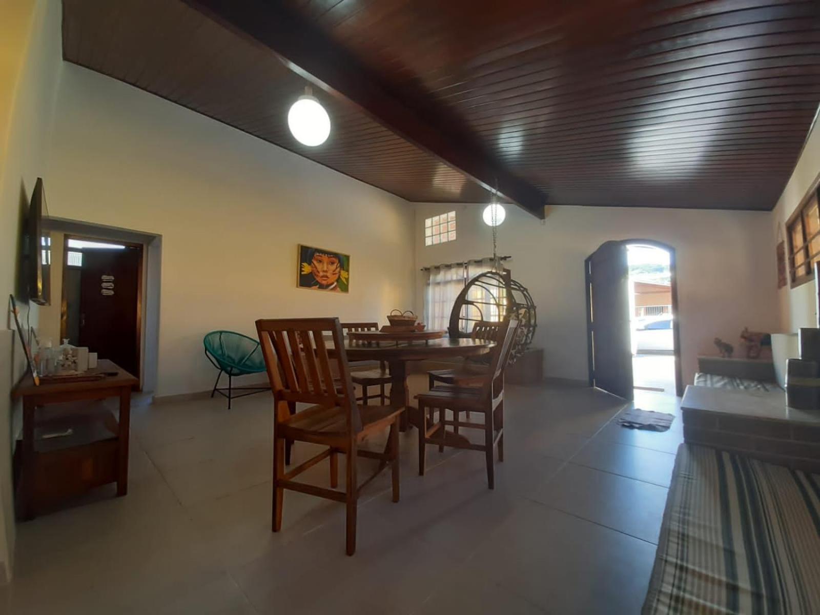 Casa grande com piscina churrasqueira e garagem Praia do Lázaro Ubatuba