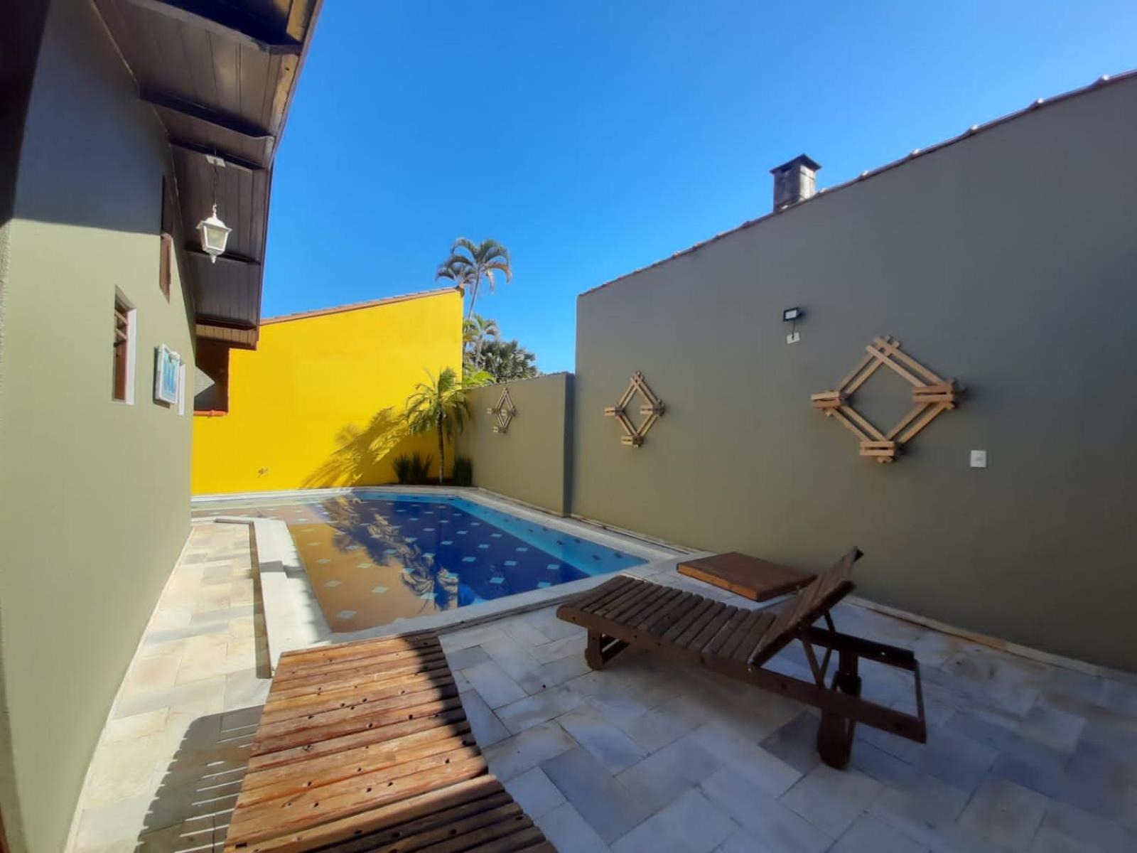 Casa grande com piscina churrasqueira e garagem Praia do Lázaro Ubatuba
