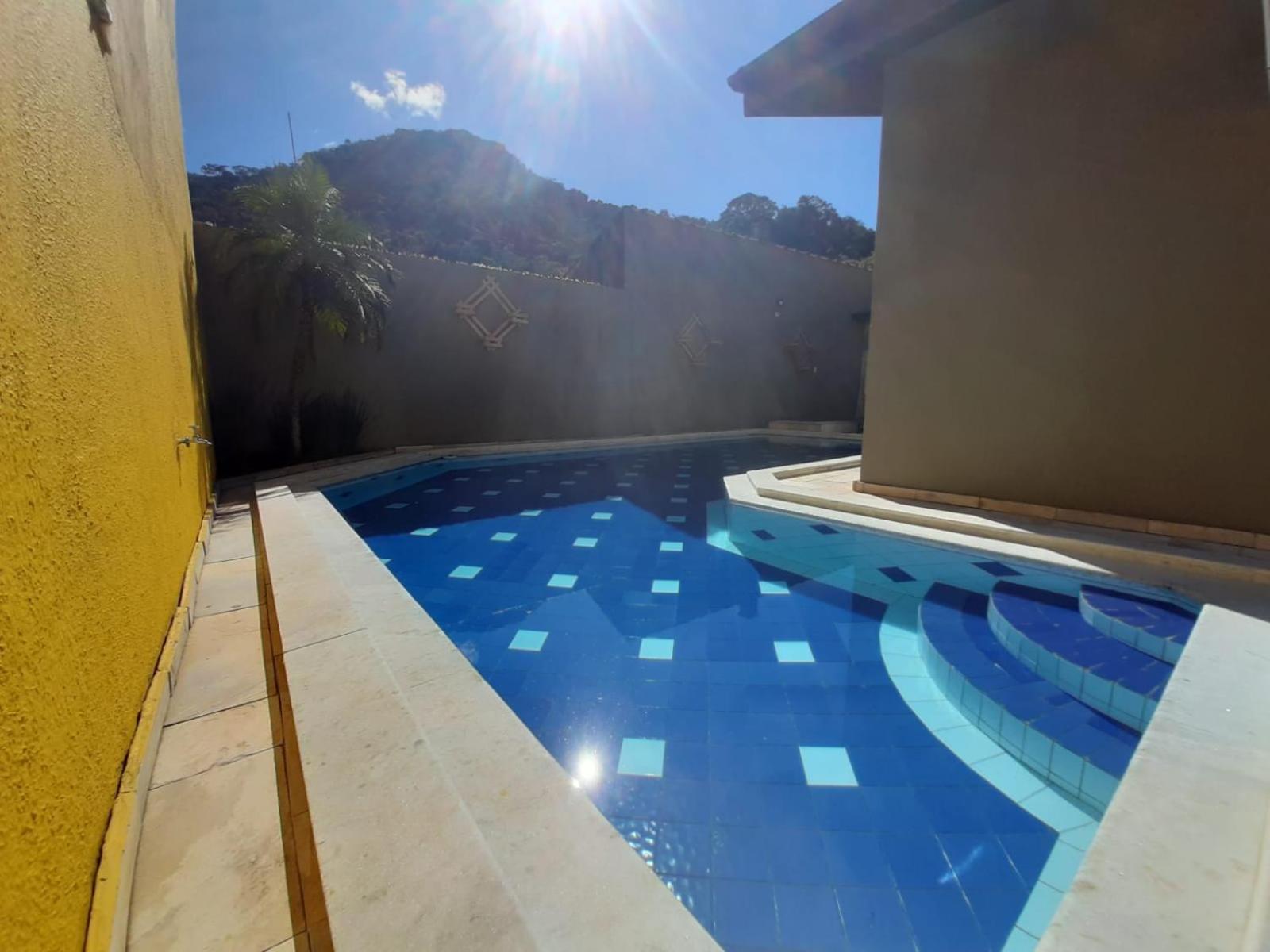 Casa grande com piscina churrasqueira e garagem Praia do Lázaro Ubatuba