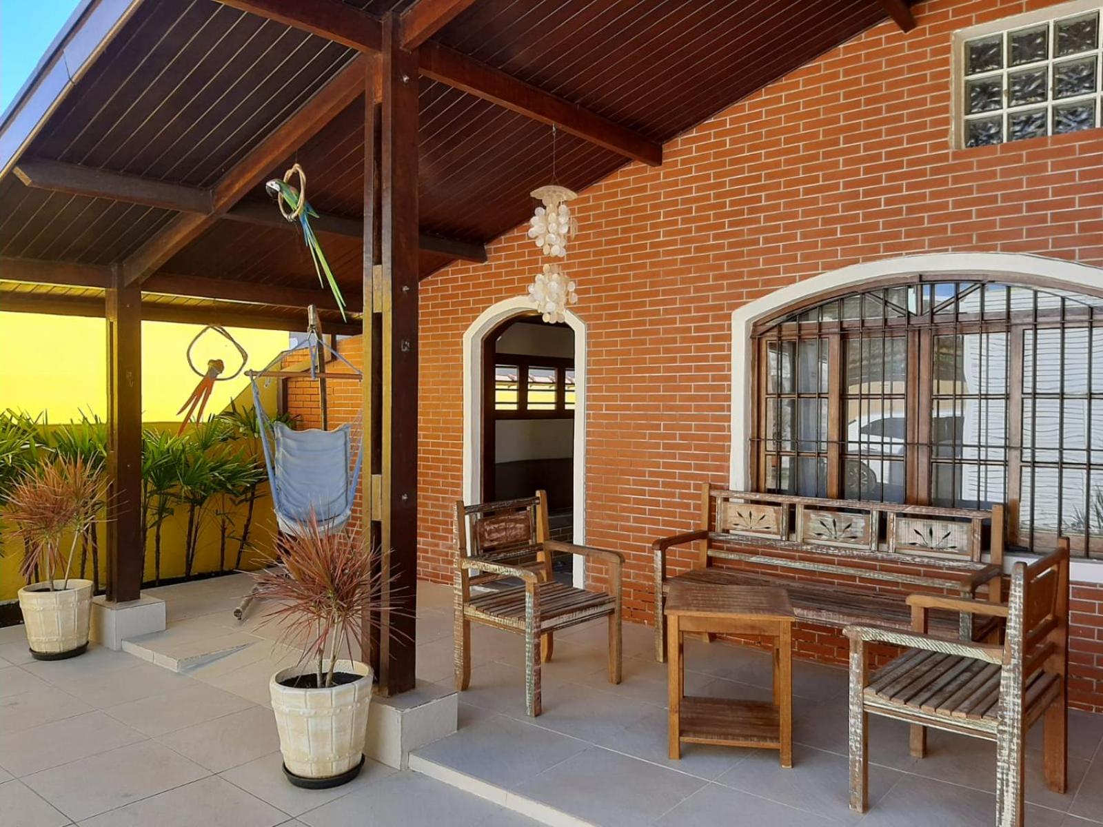 Casa grande com piscina churrasqueira e garagem Praia do Lázaro Ubatuba