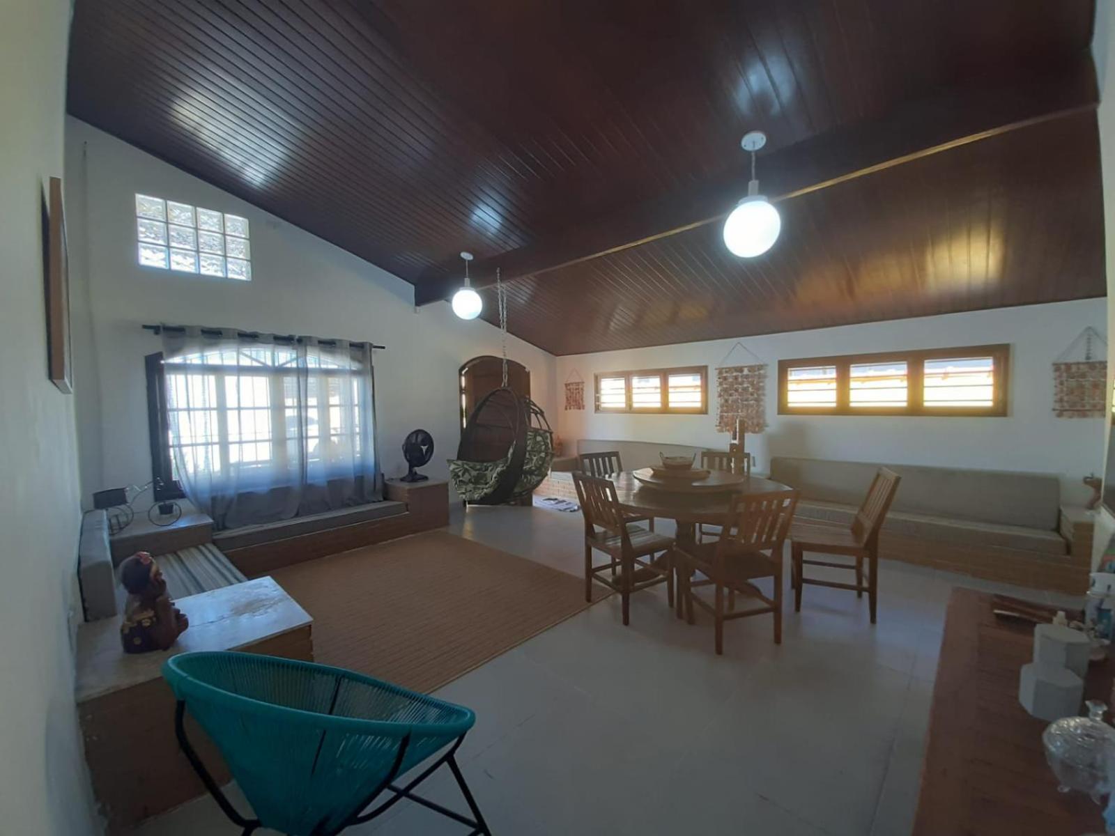 Casa grande com piscina churrasqueira e garagem Praia do Lázaro Ubatuba