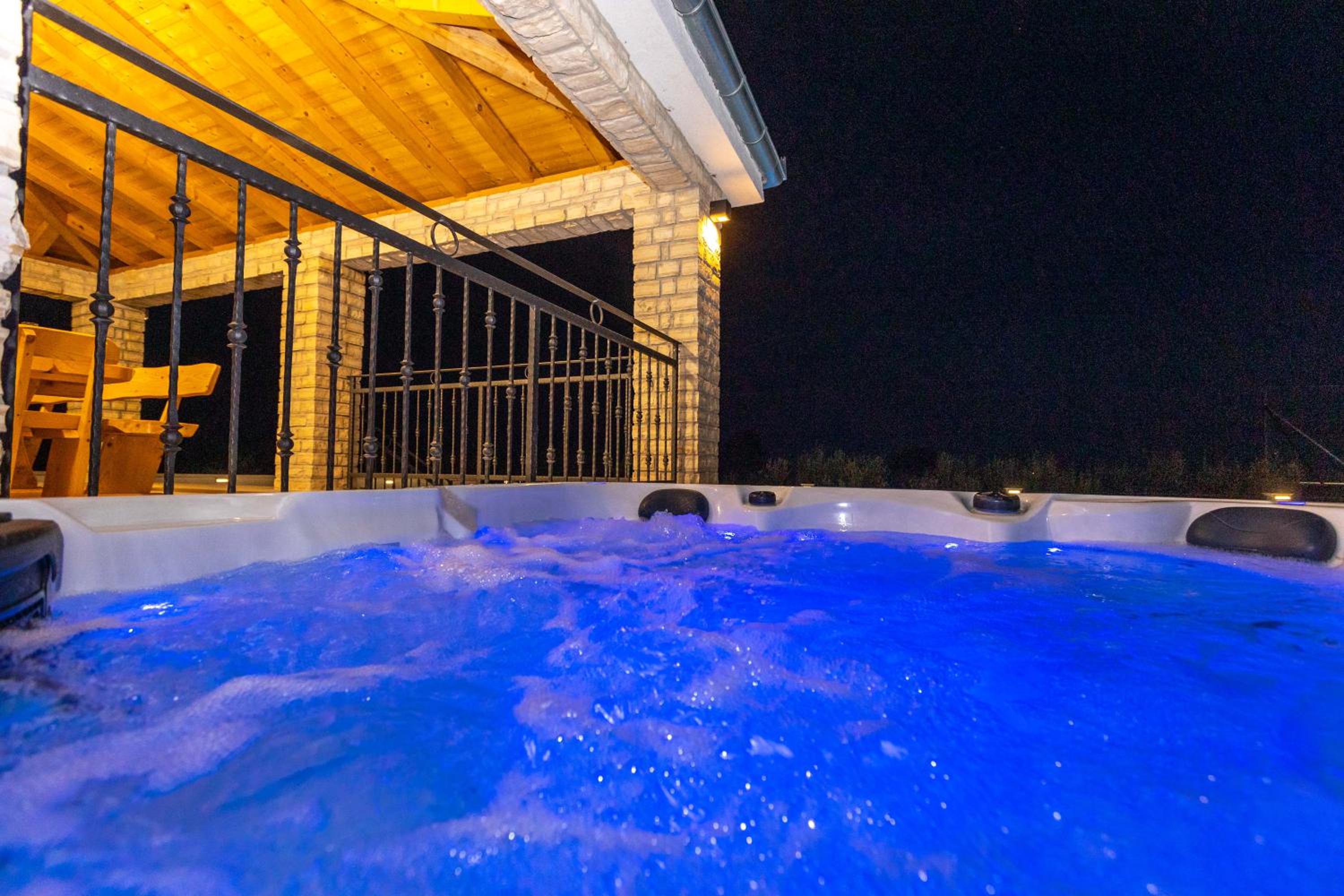 Villa Relax with sauna & jacuzzi &gym view 3
