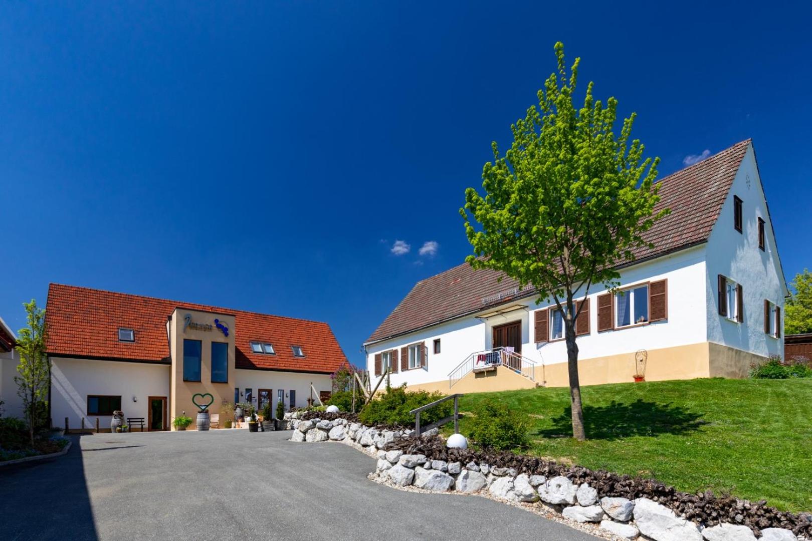 Weingut und Gästezimmer Perner